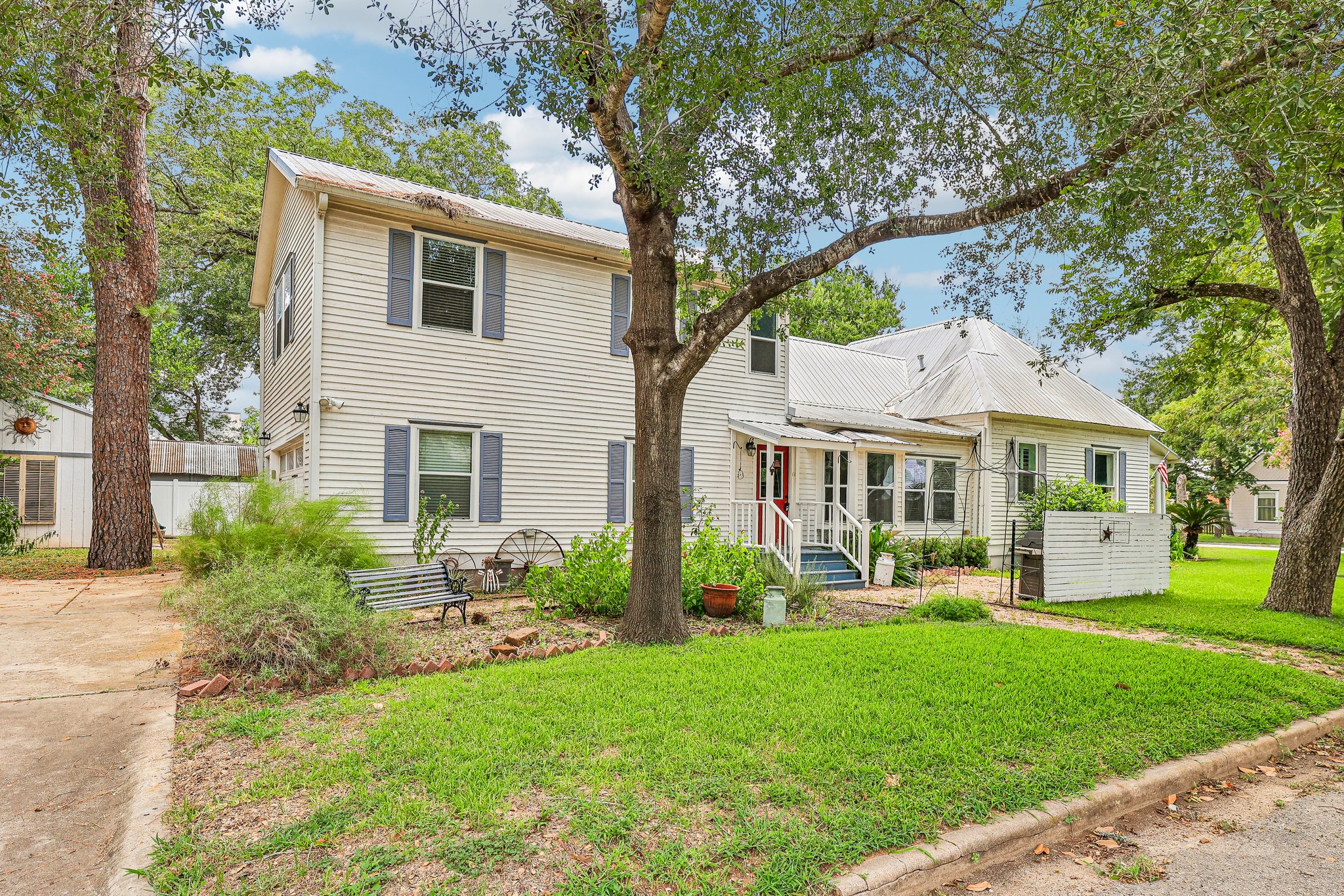 main property photo 30