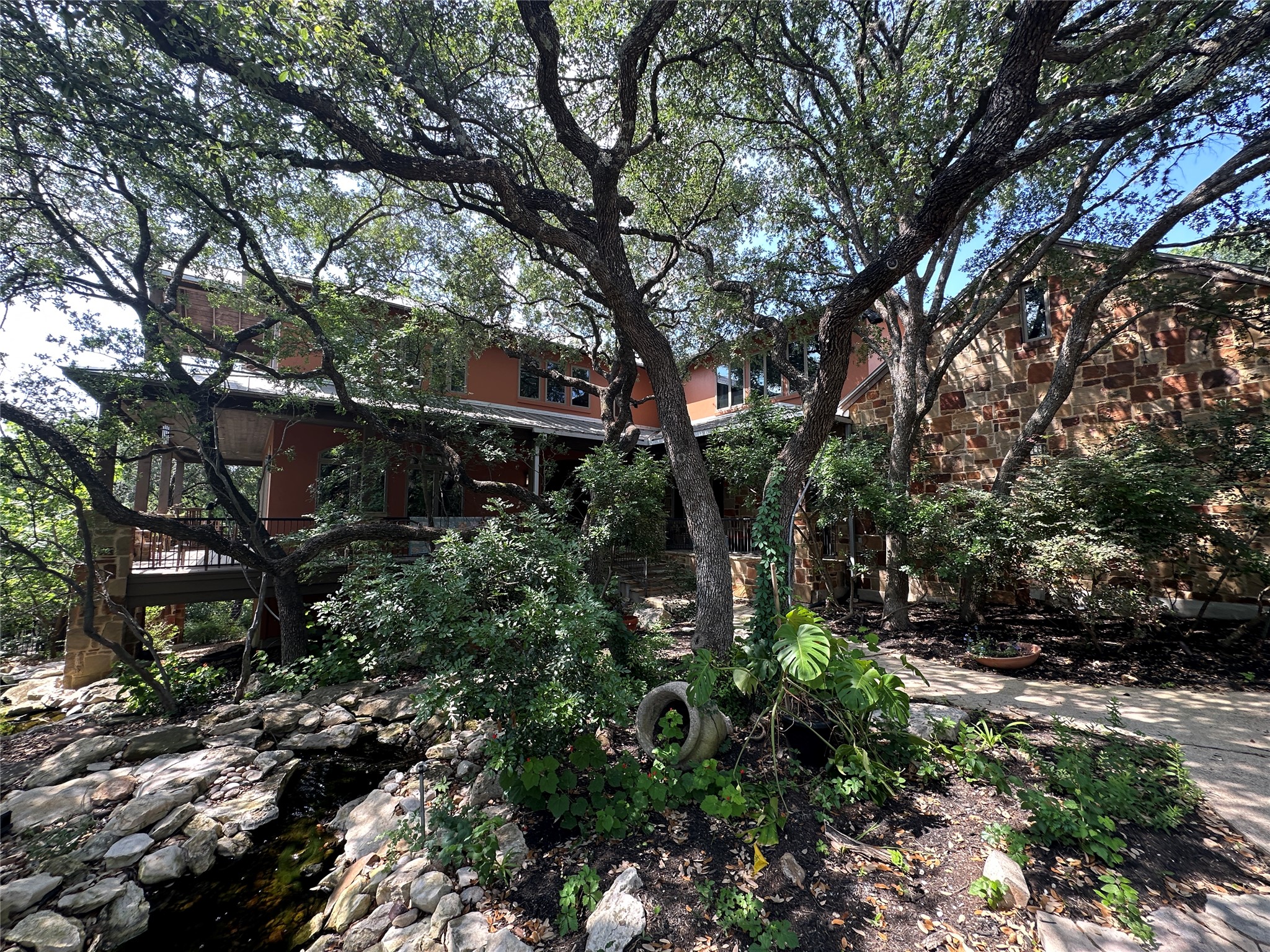 main property photo 4