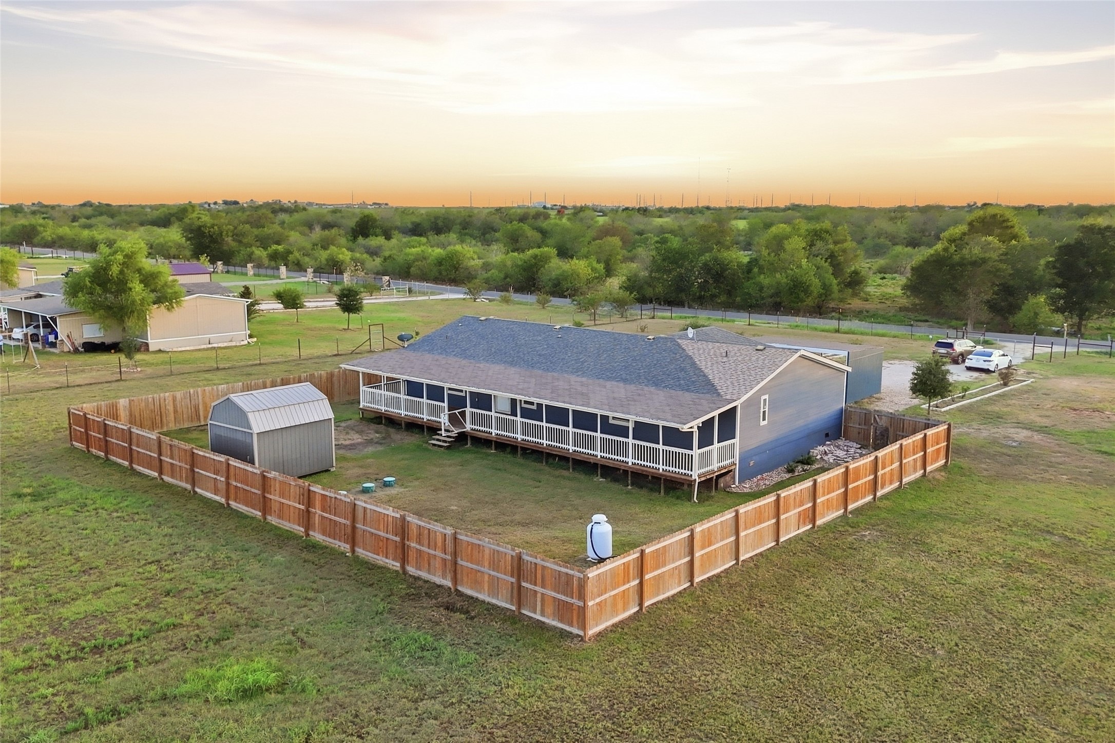 main property photo 25