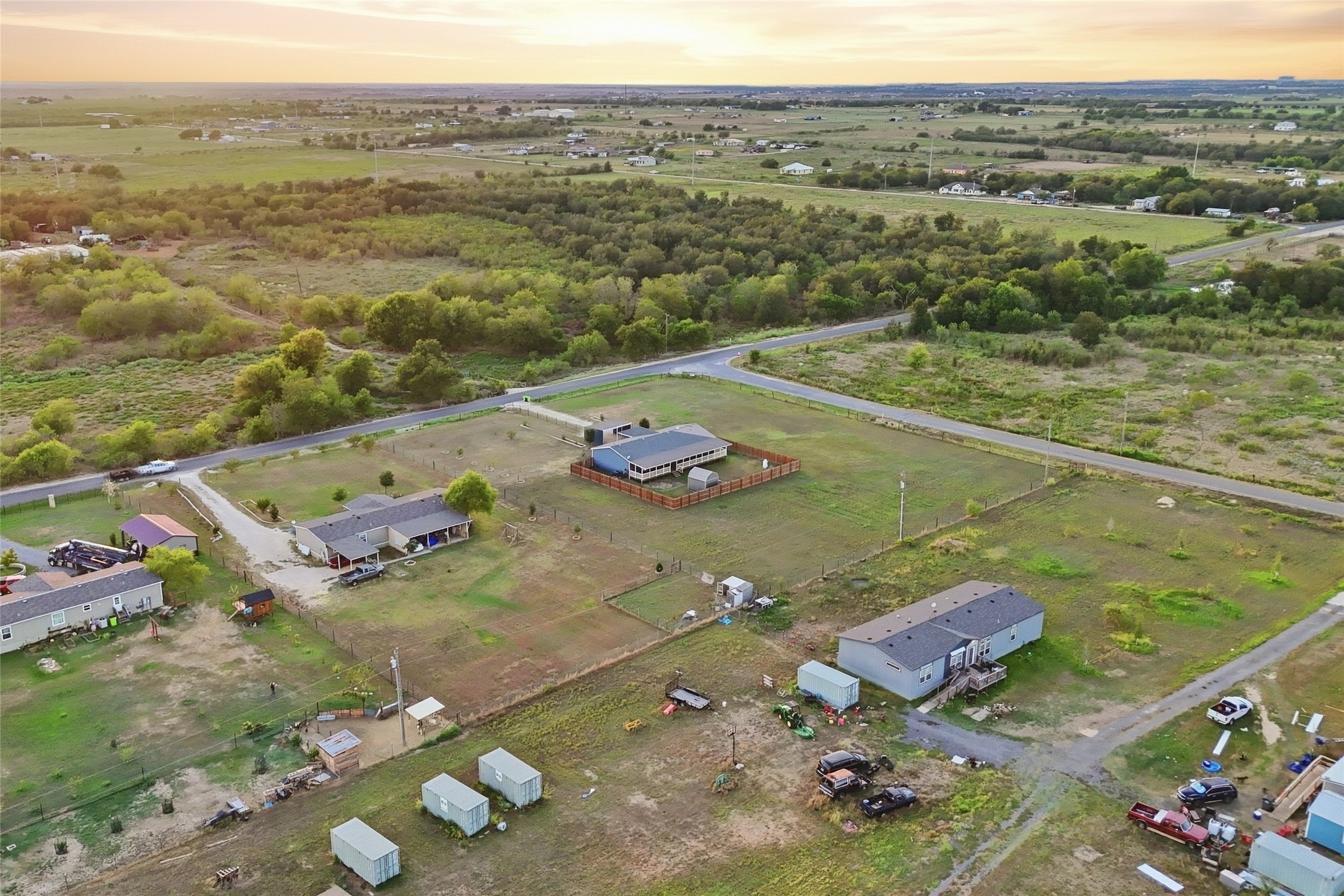 main property photo 28
