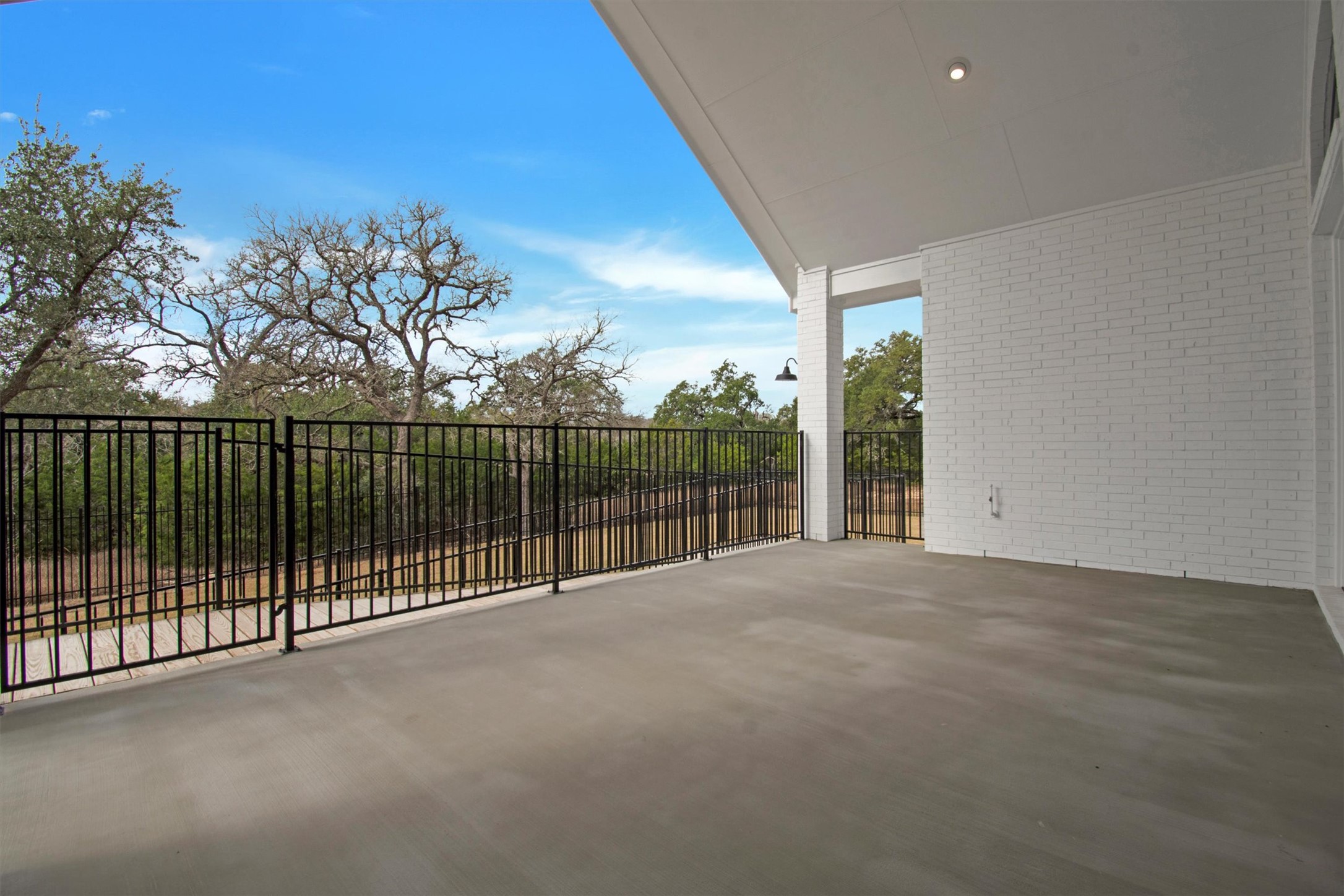 main property photo 36