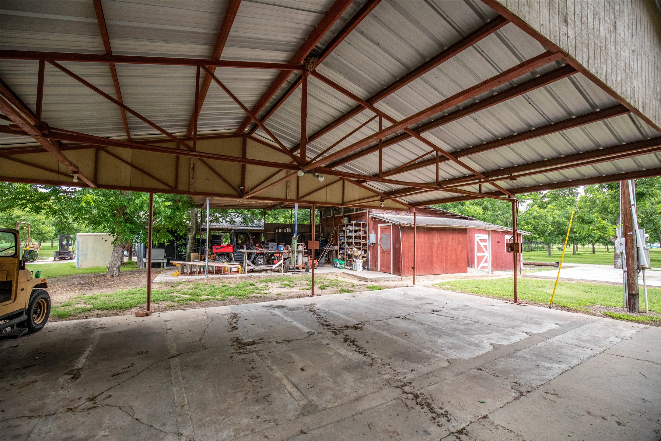 main property photo 28