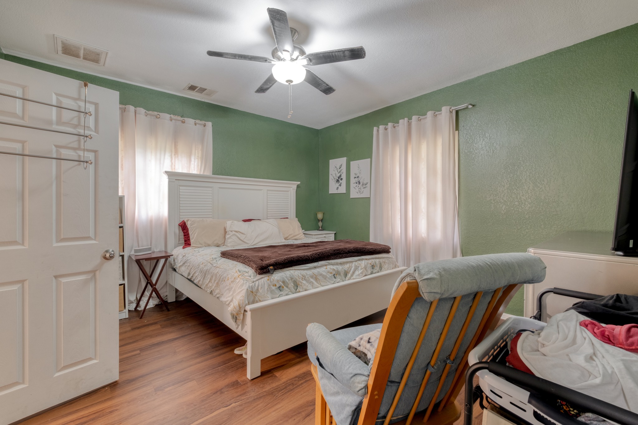 main property photo 12