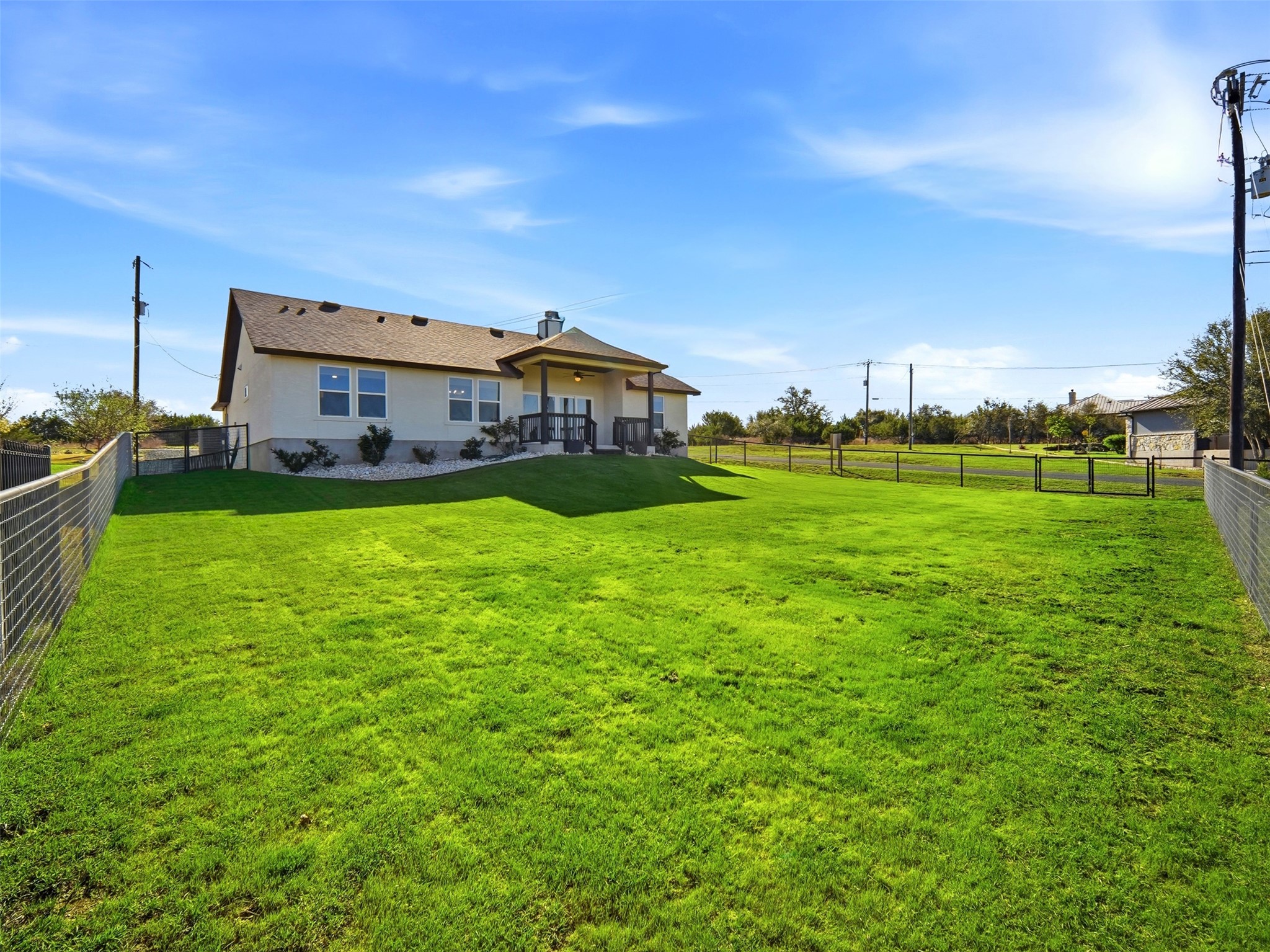 main property photo 28