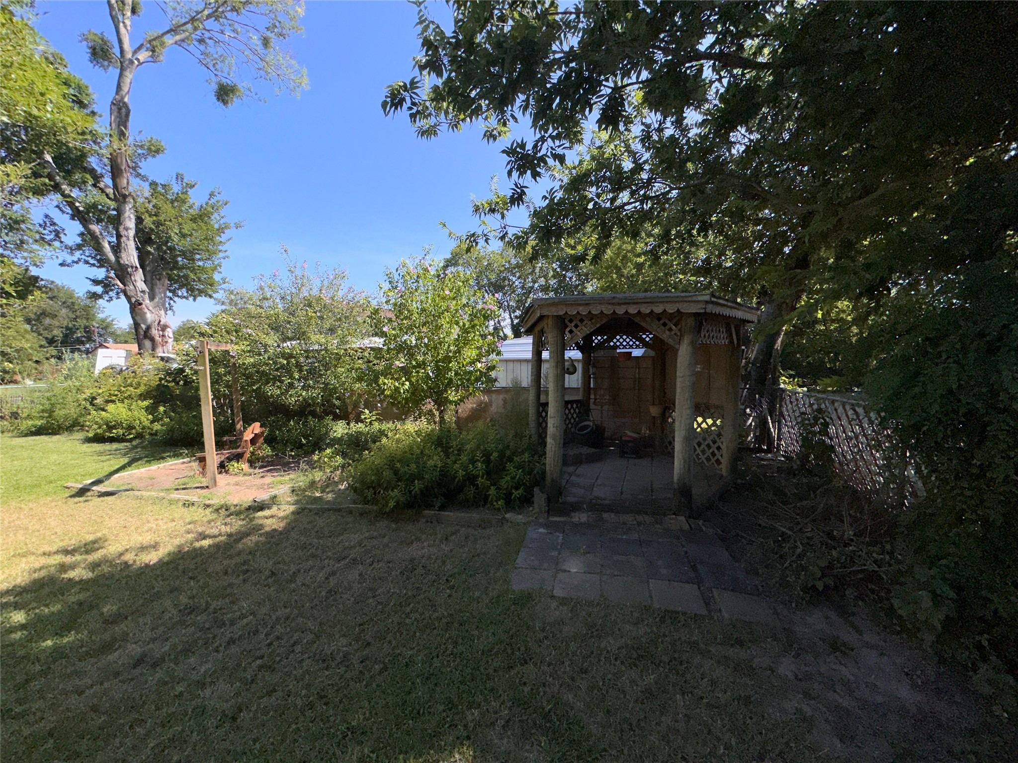 main property photo 37