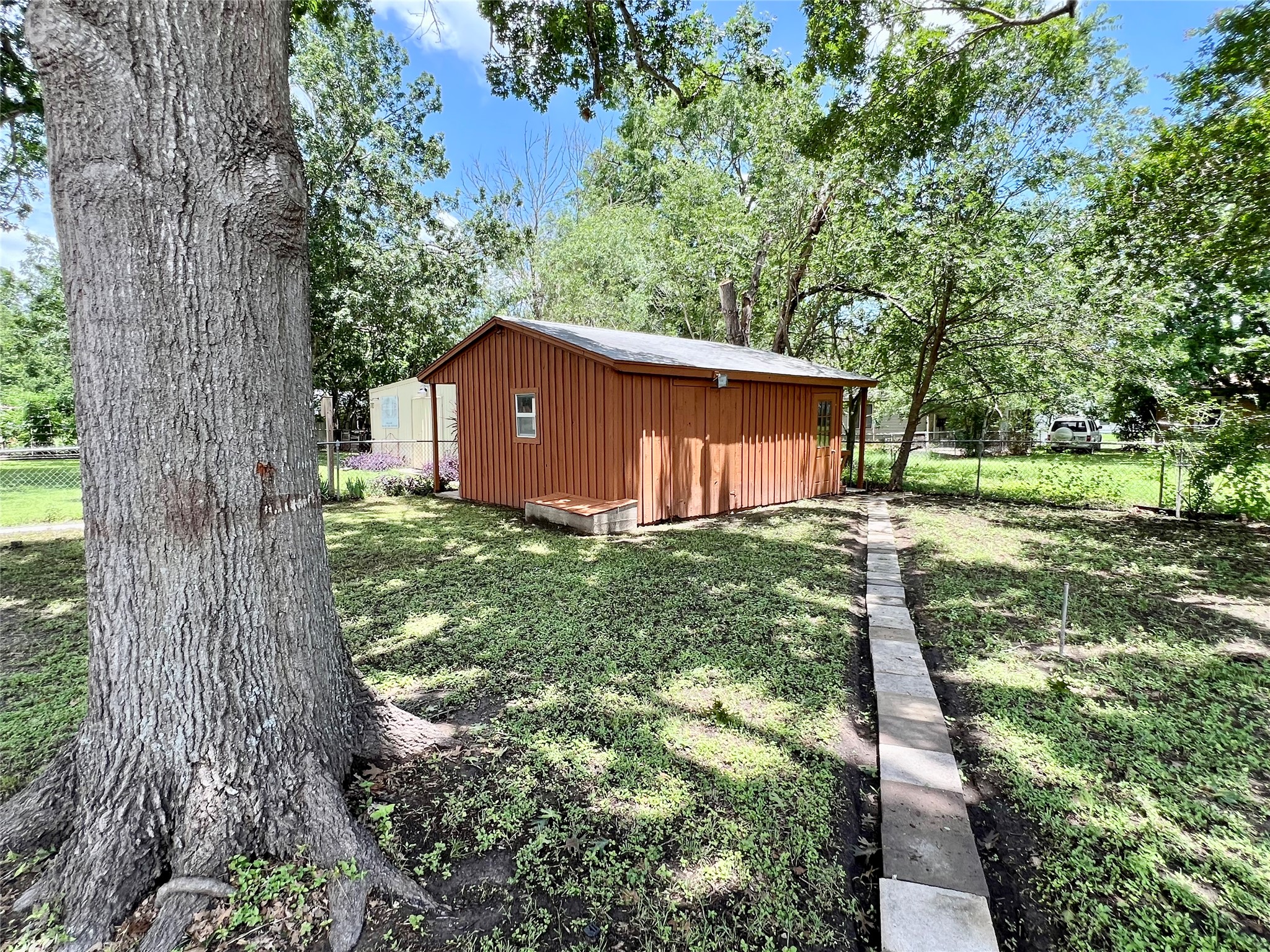 main property photo 27