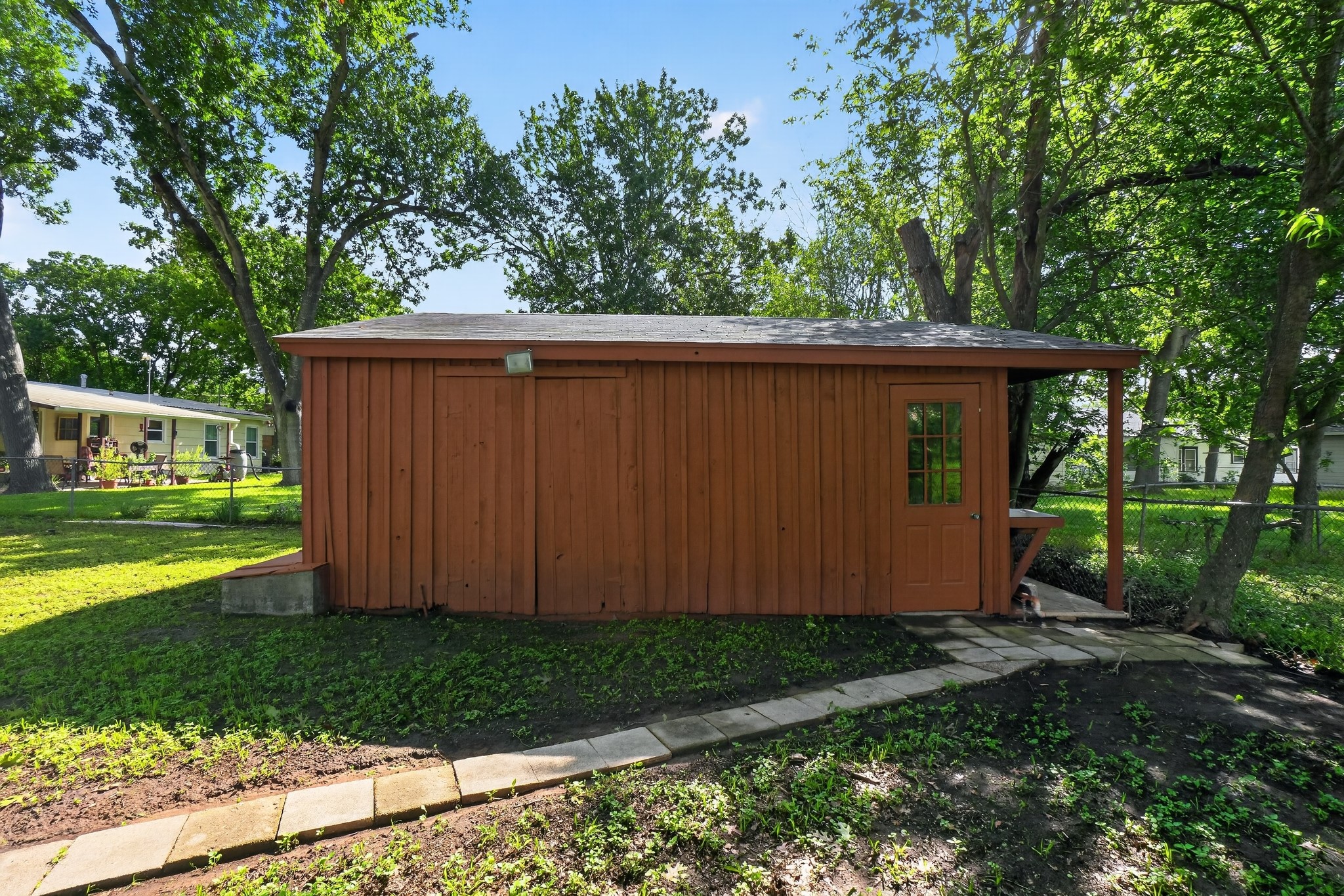 main property photo 28