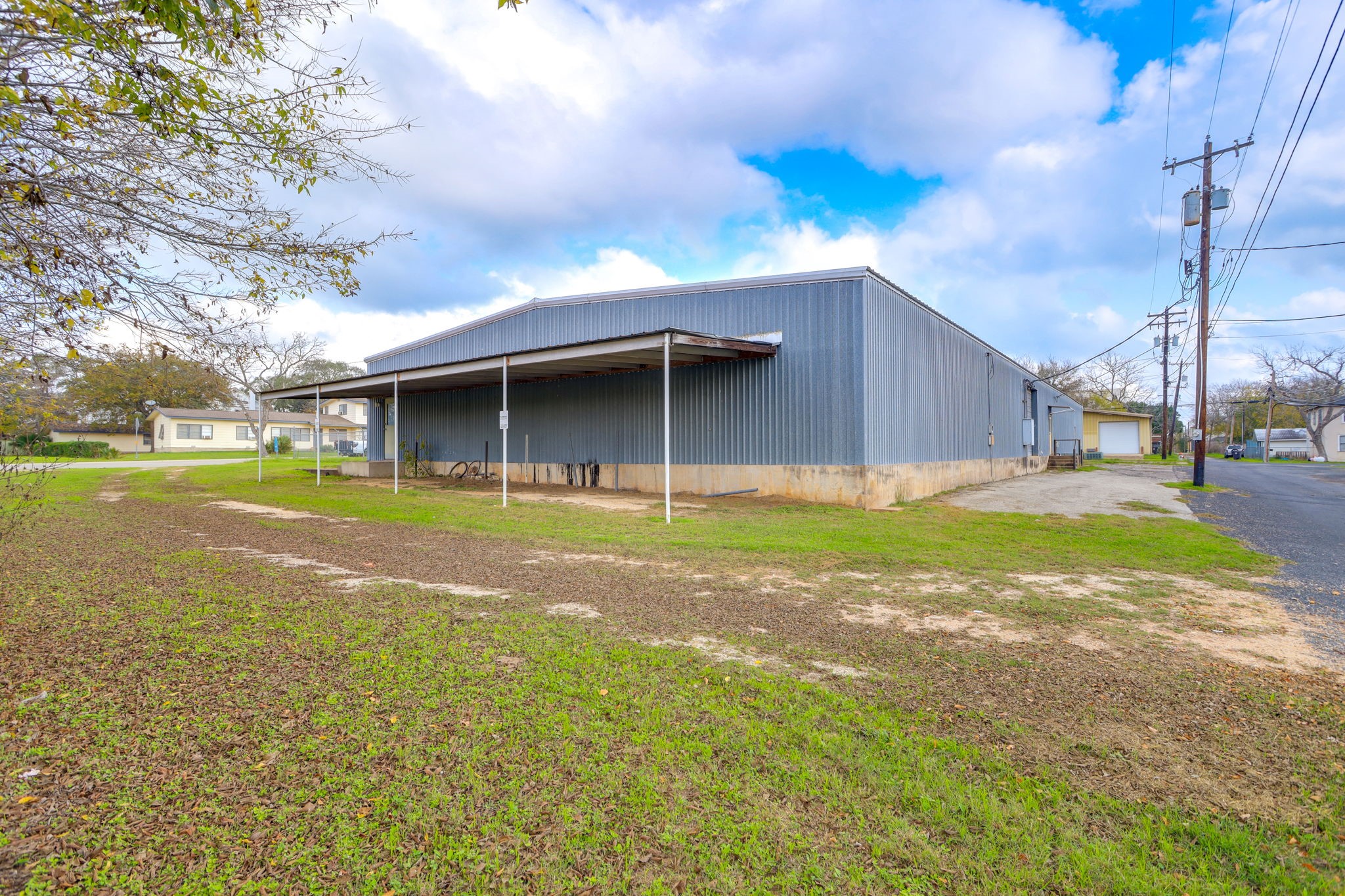 main property photo 28
