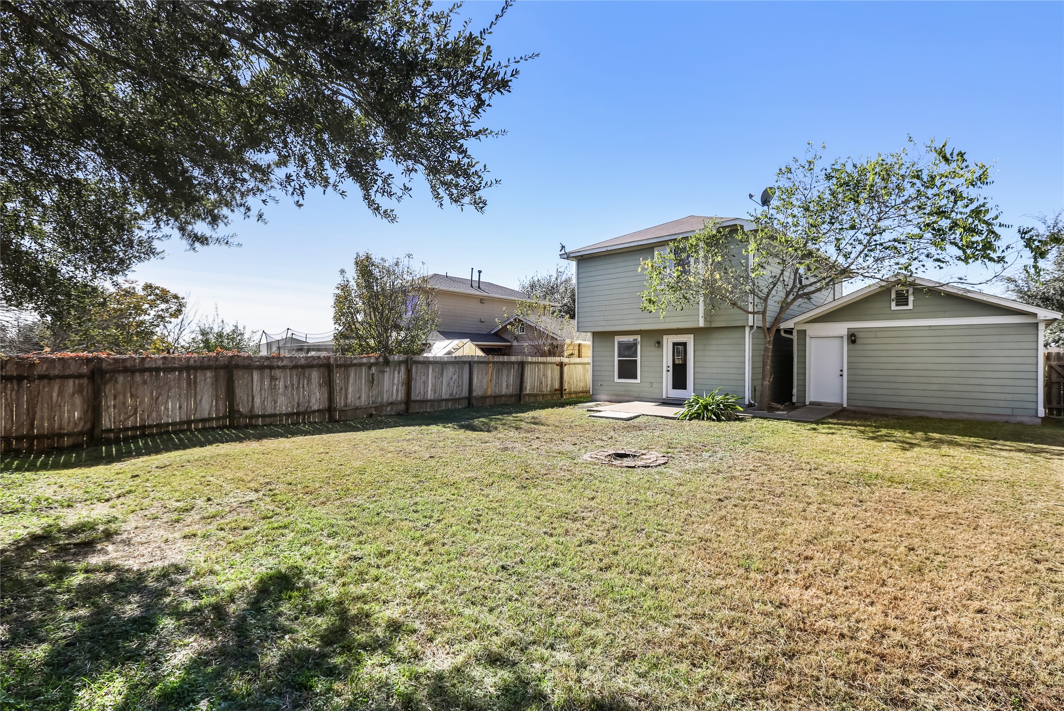 main property photo 28