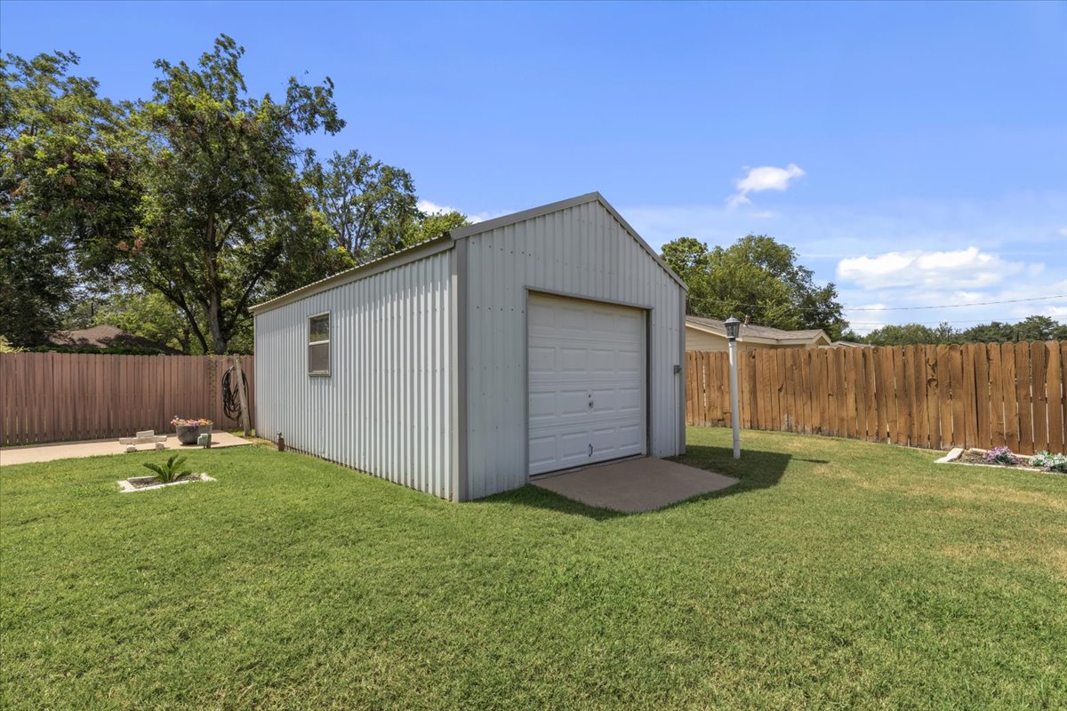 main property photo 34
