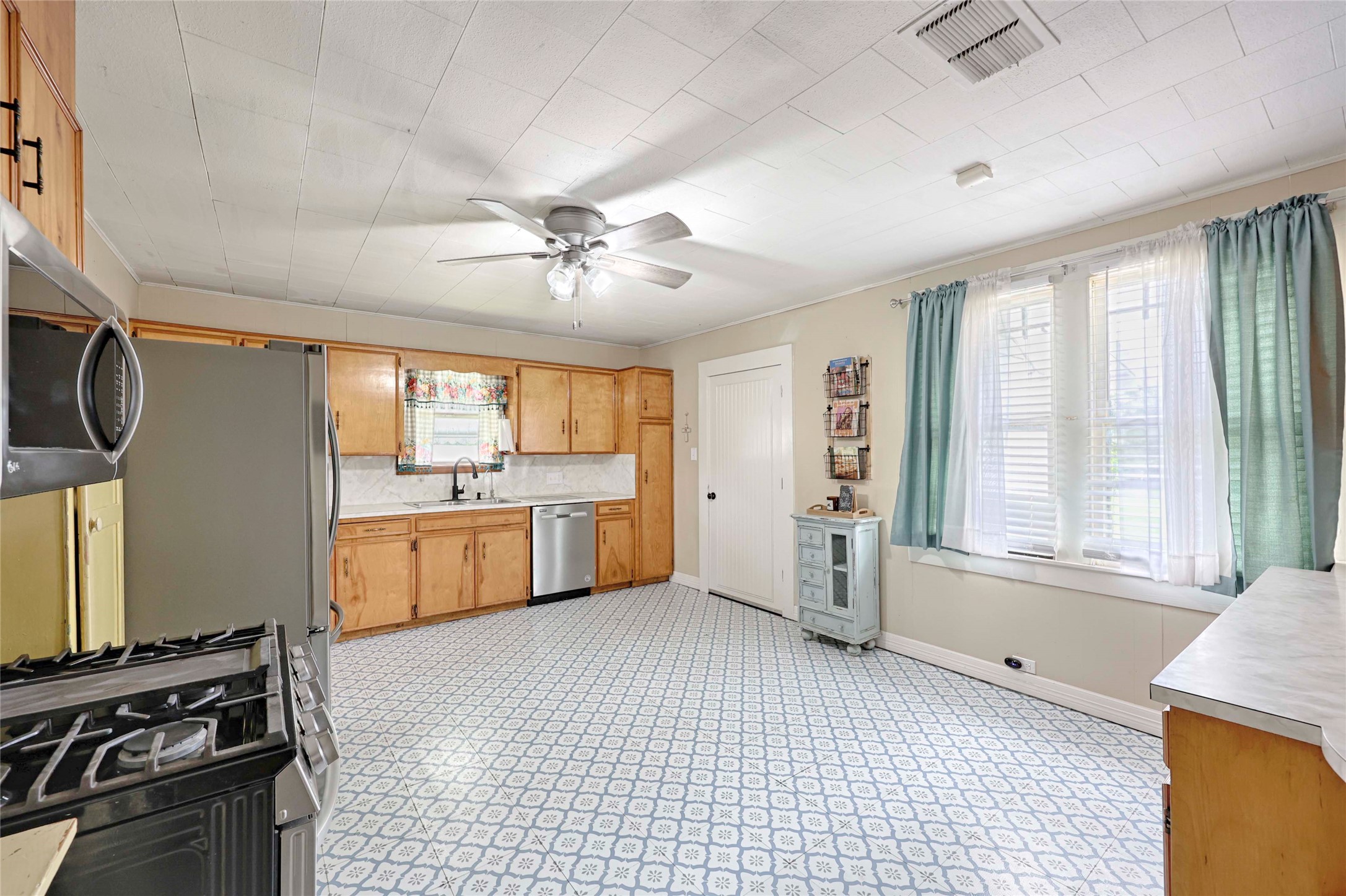 main property photo 12