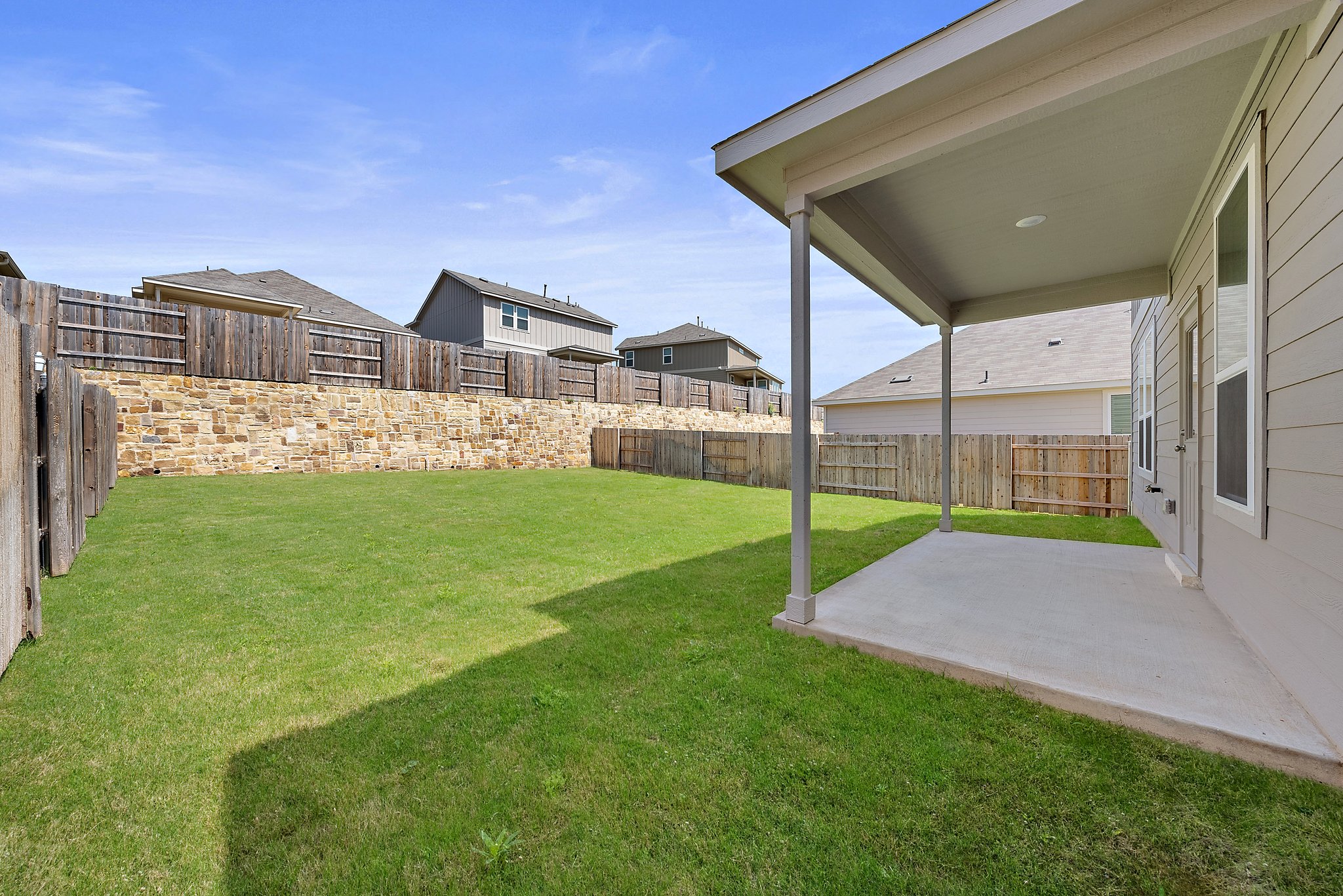 main property photo 28