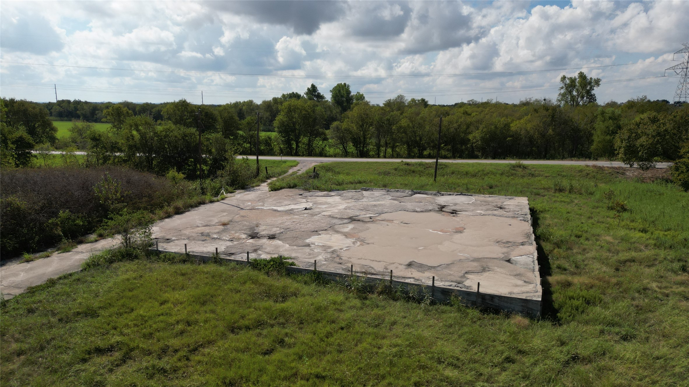 main property photo 32