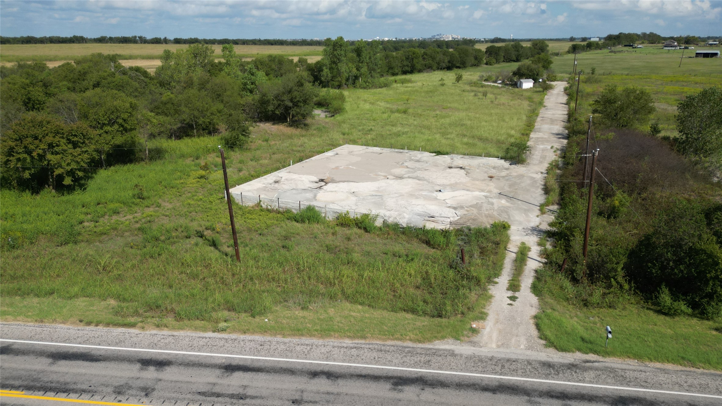 main property photo 36