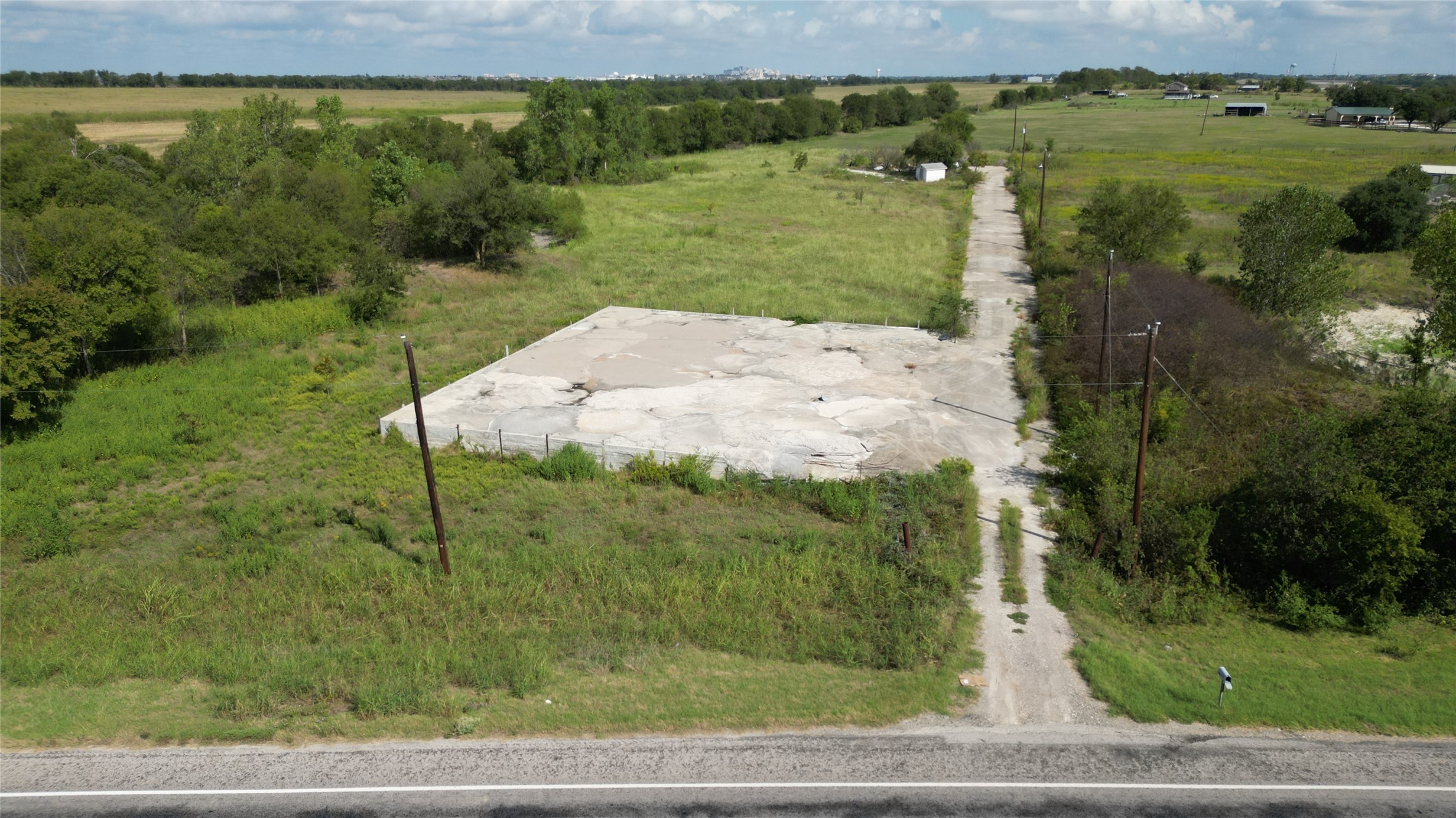 main property photo 37