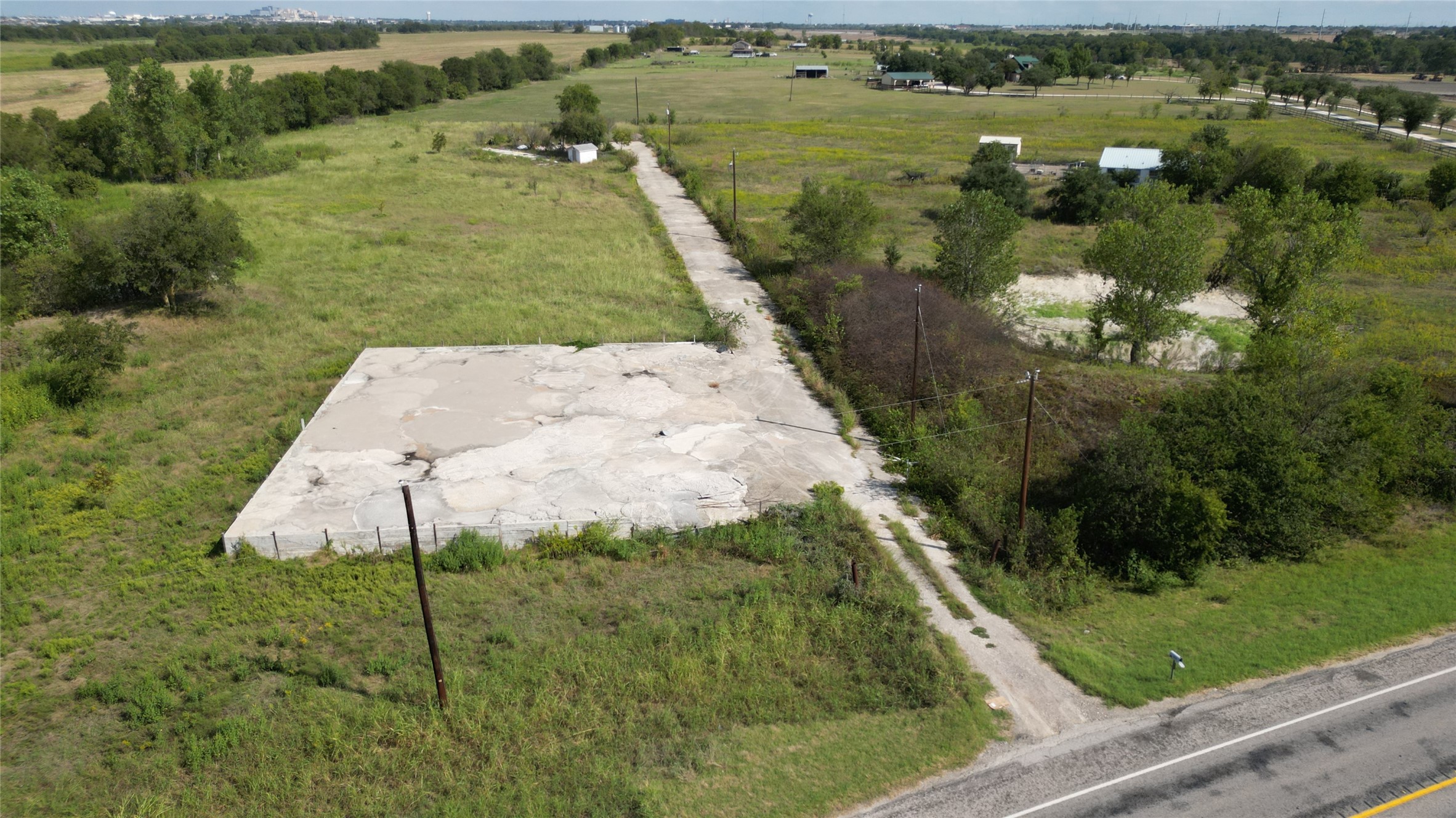 main property photo 39