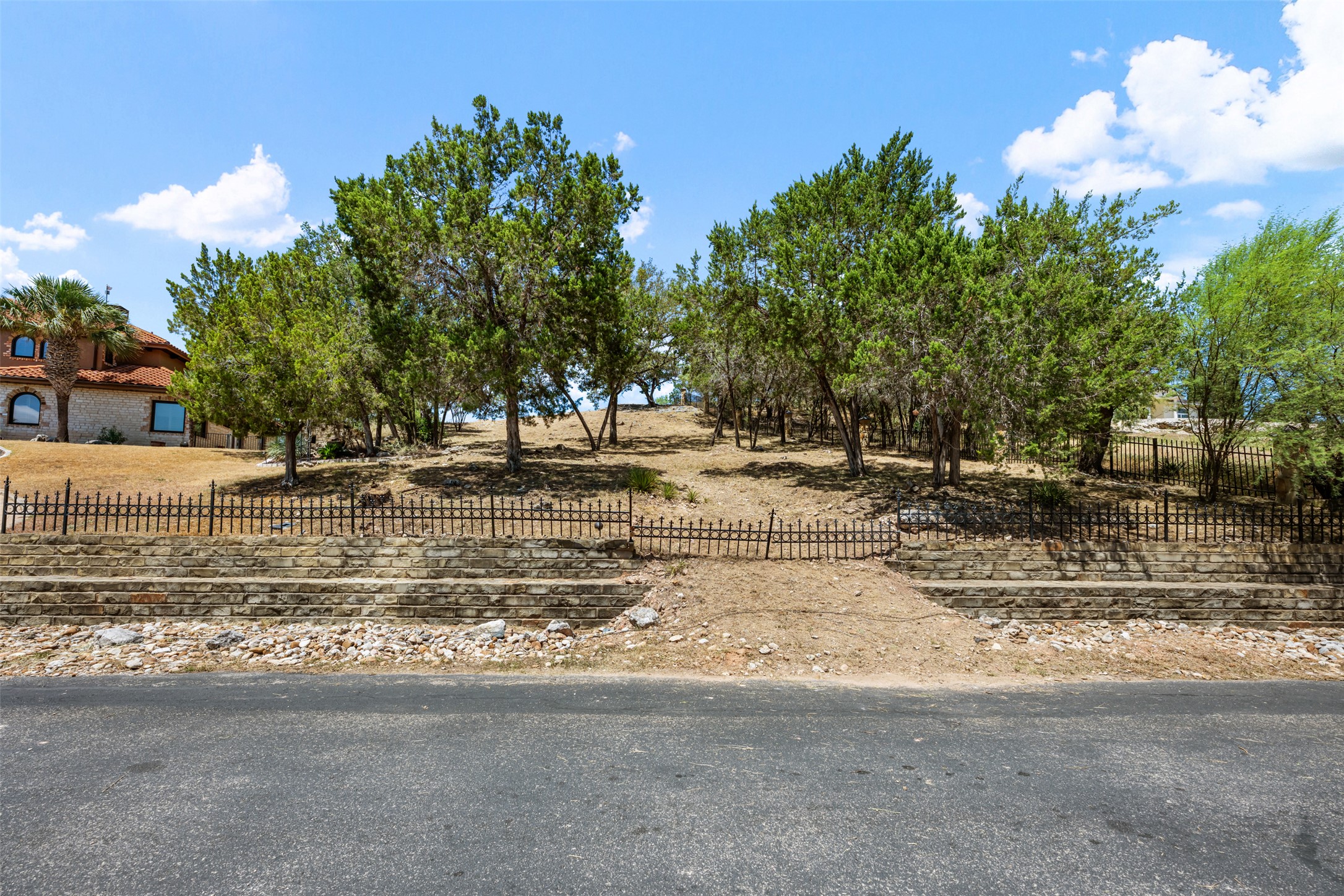 main property photo 25