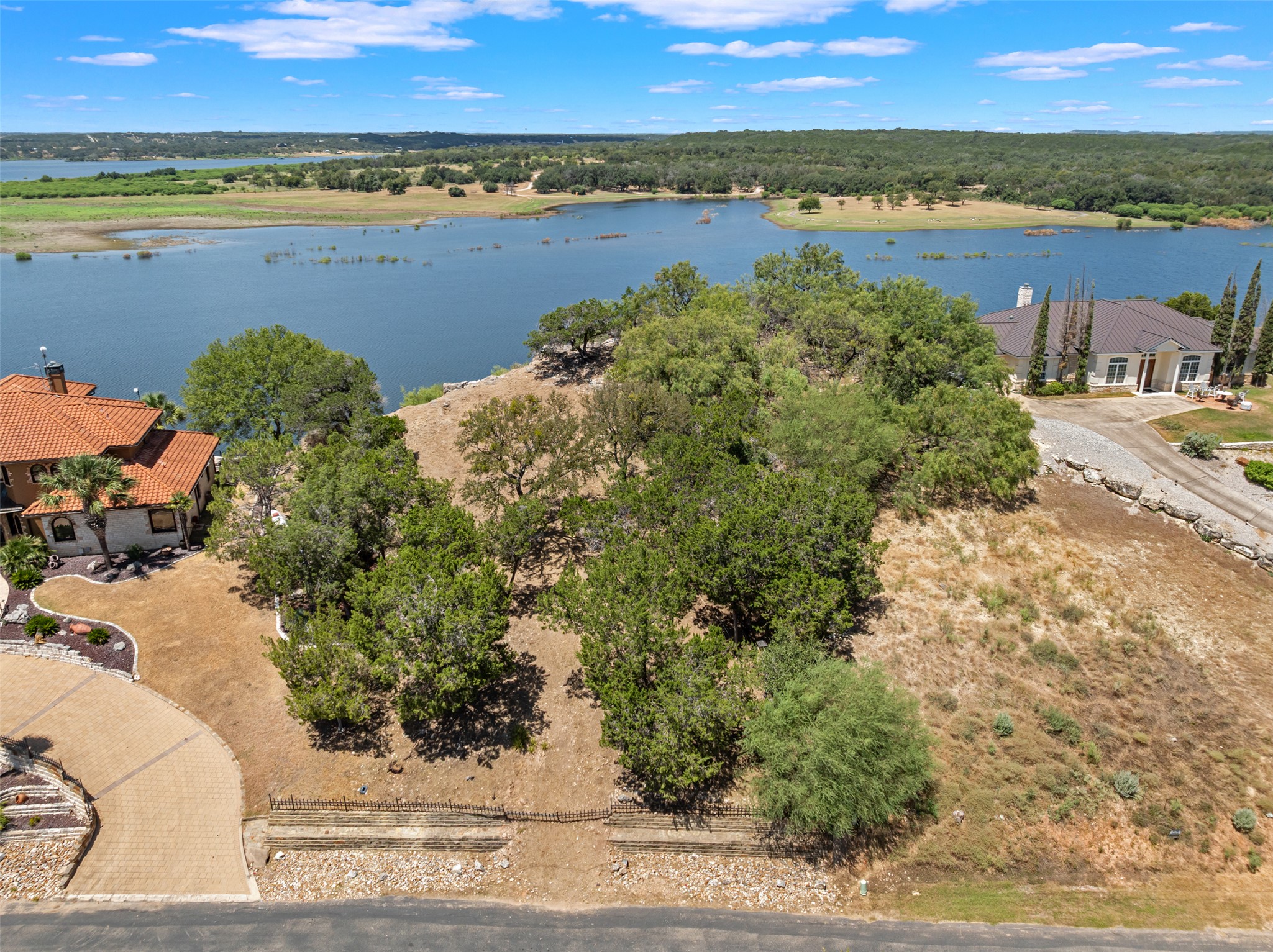 main property photo 28