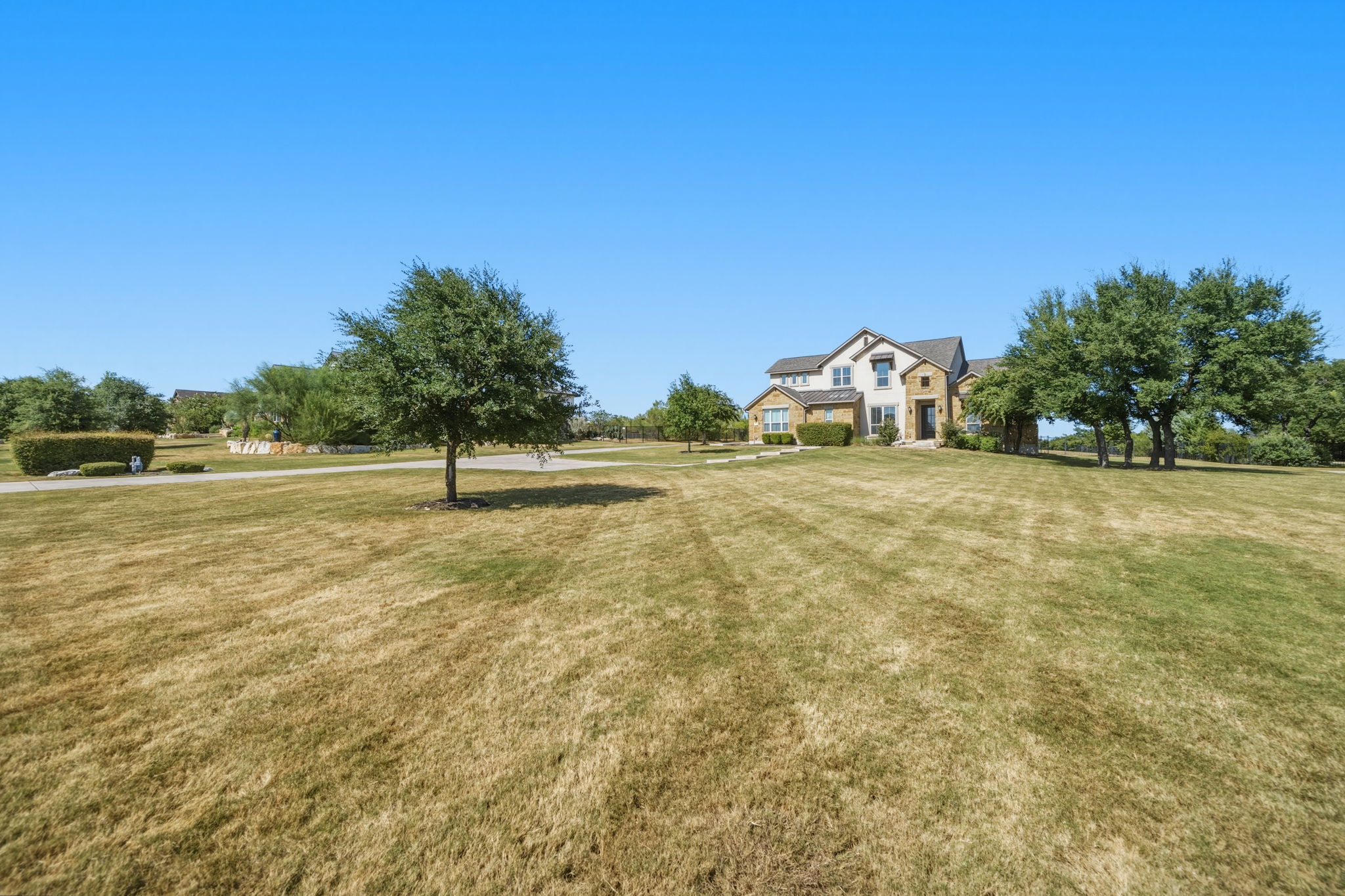main property photo 34