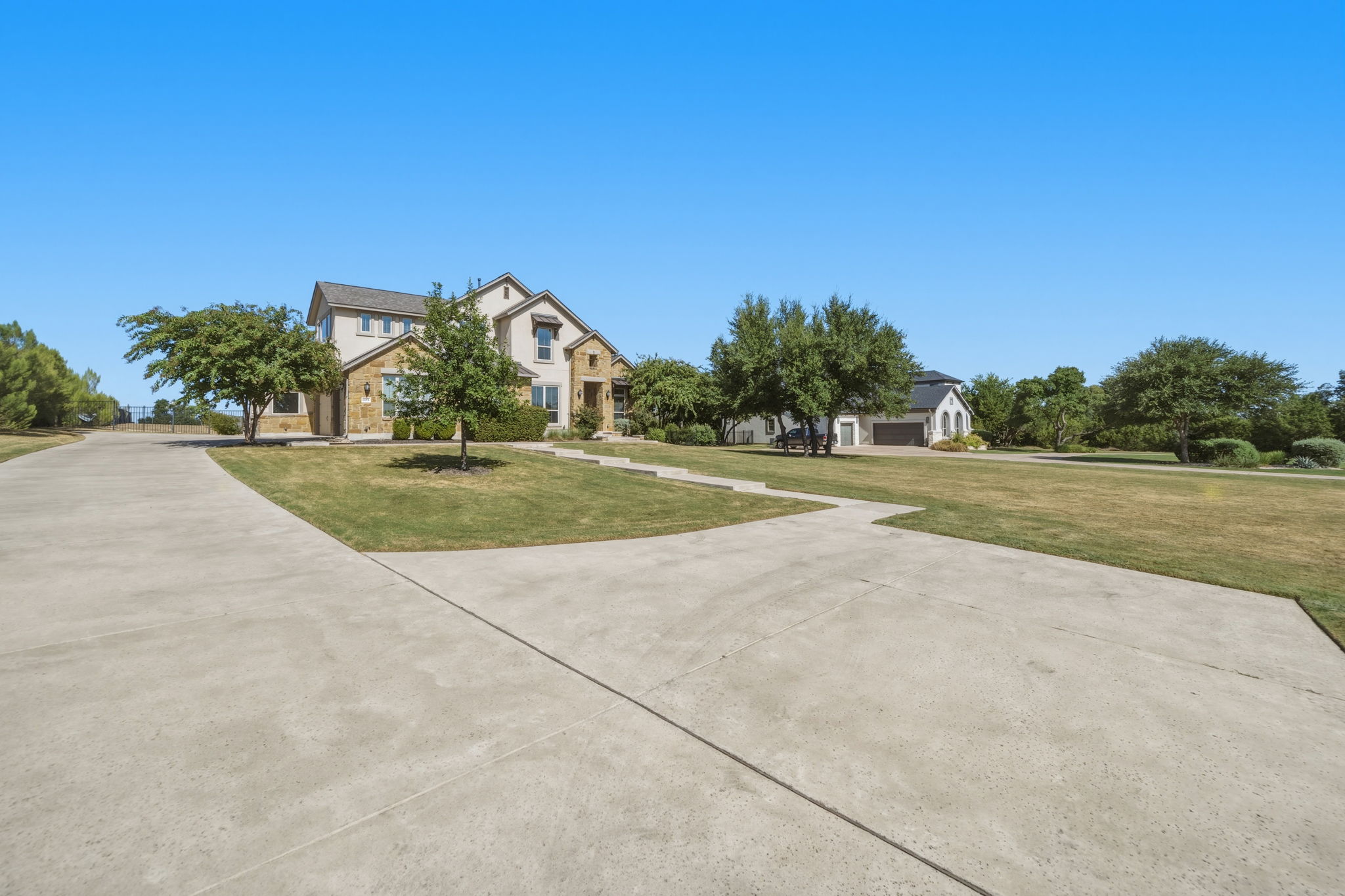 main property photo 35