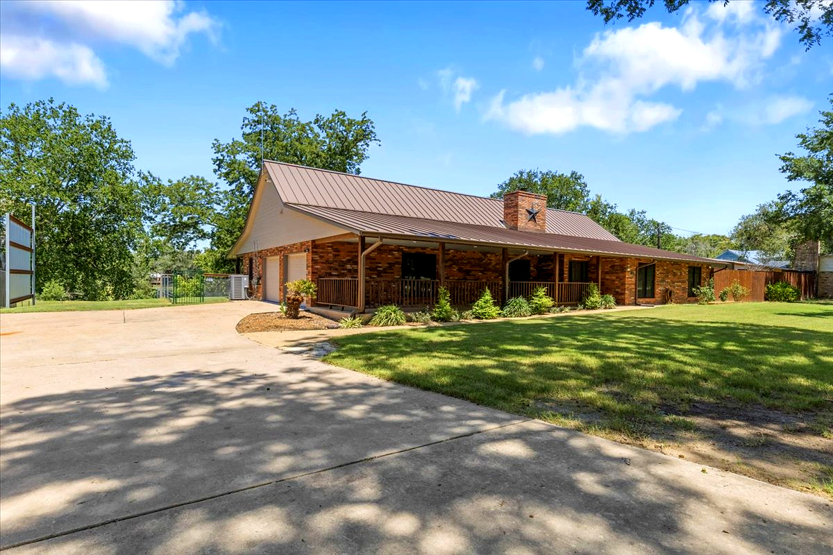 main property photo 28
