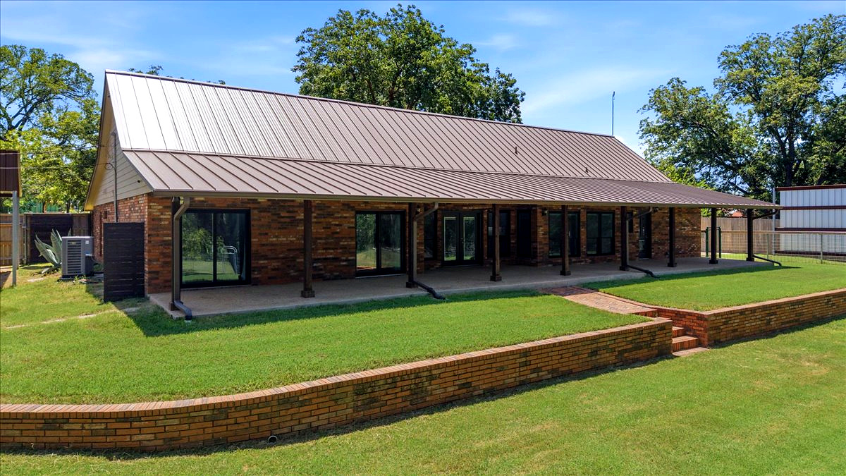 main property photo 30