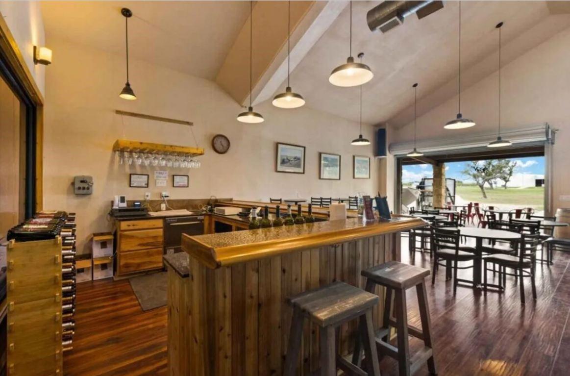 main property photo 6