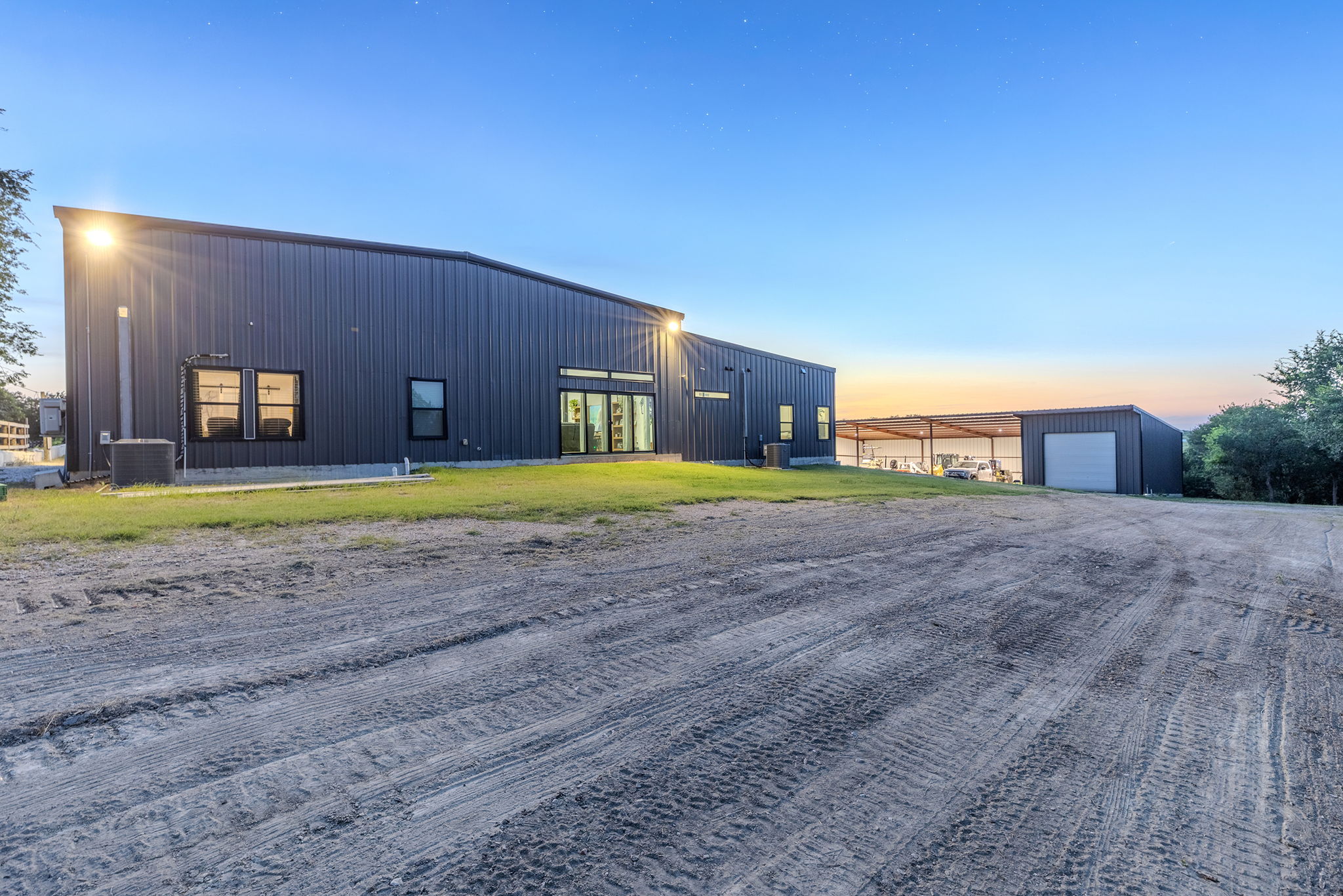 main property photo 18