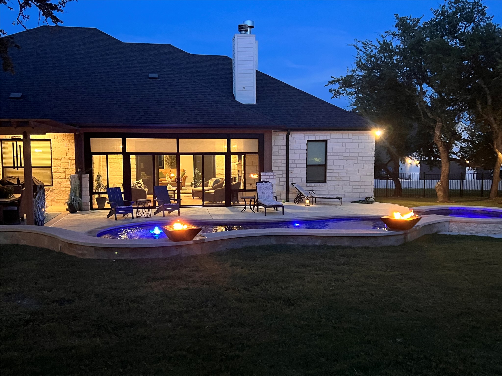 main property photo 32