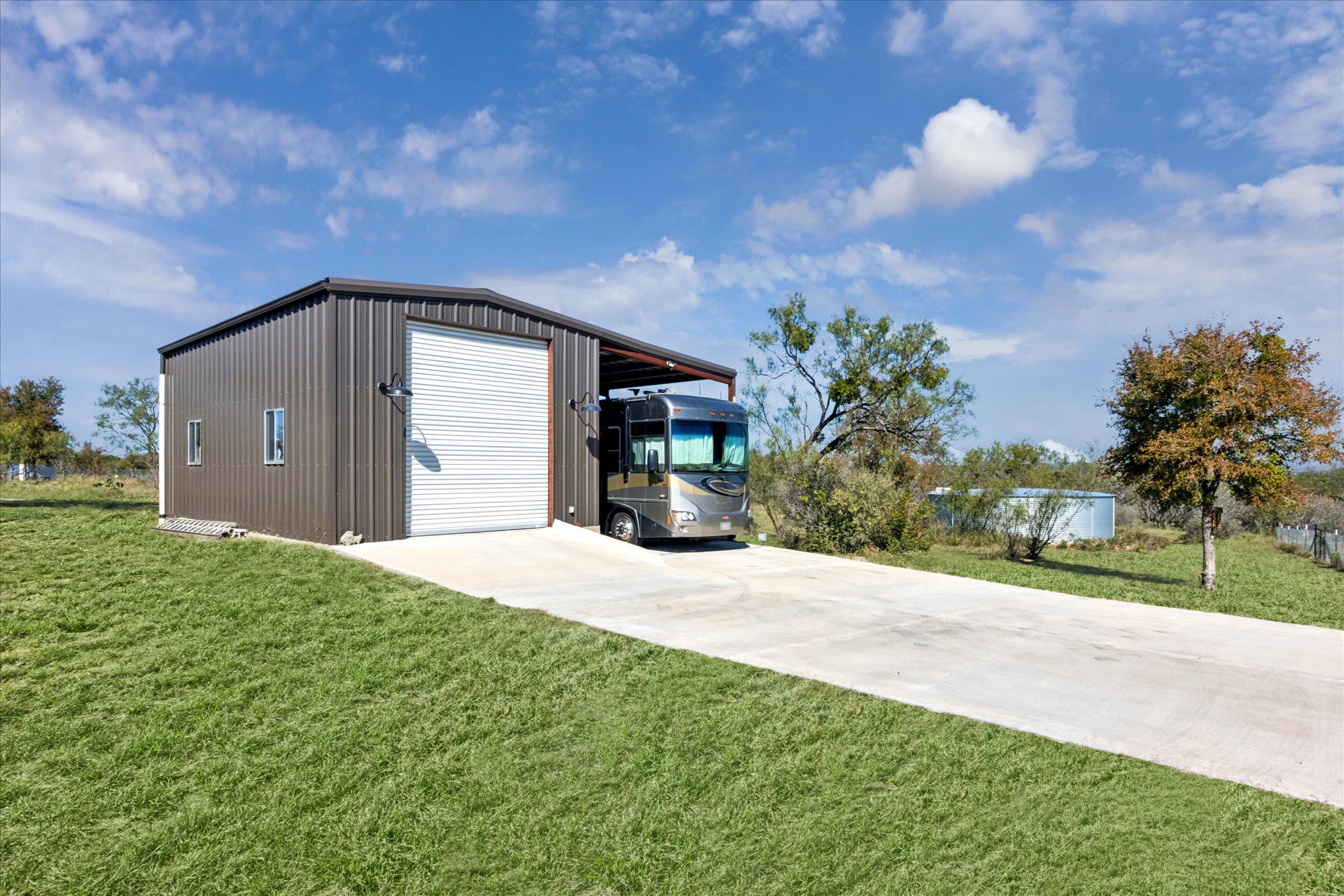 main property photo 34
