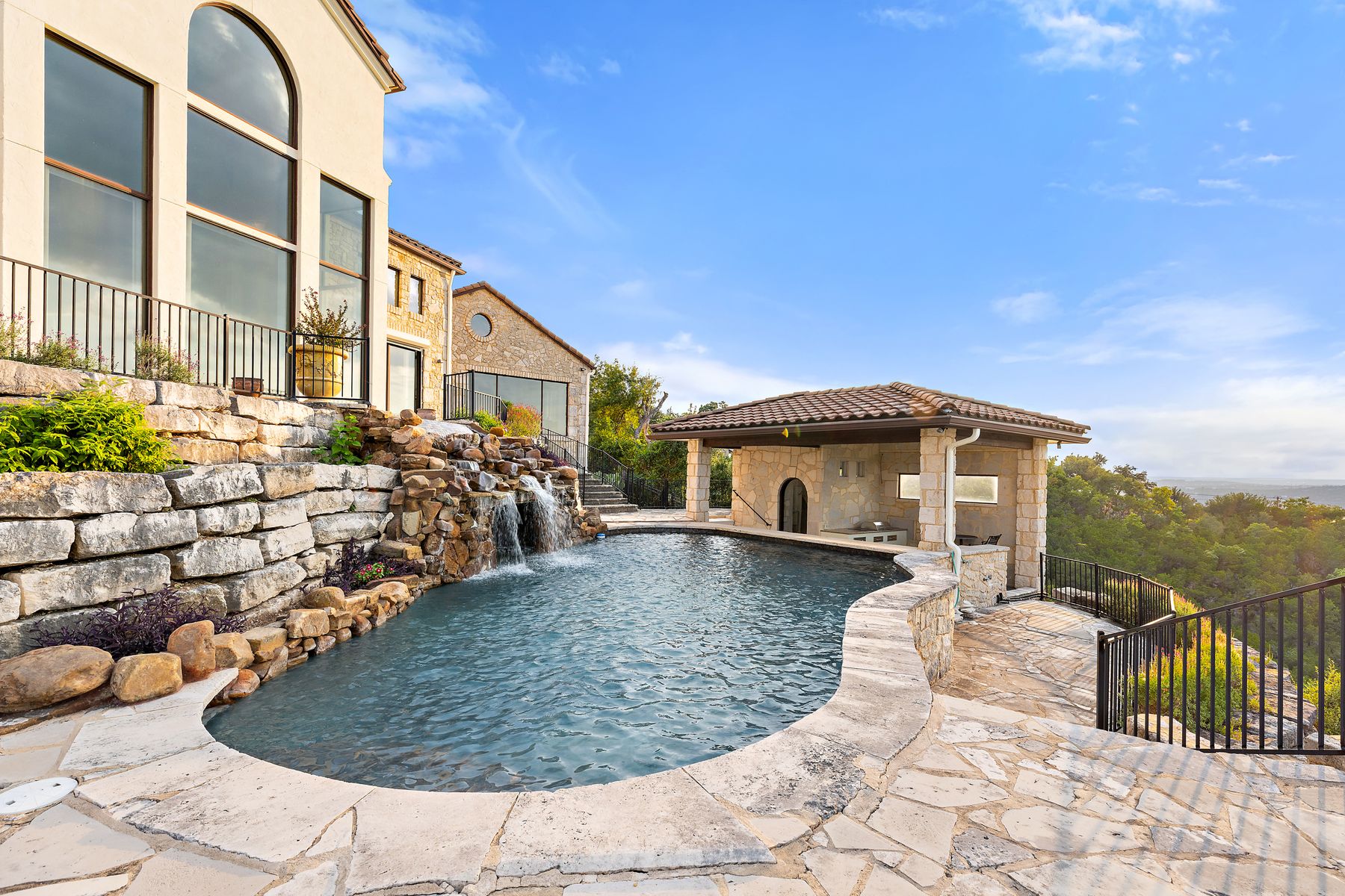 main property photo 28
