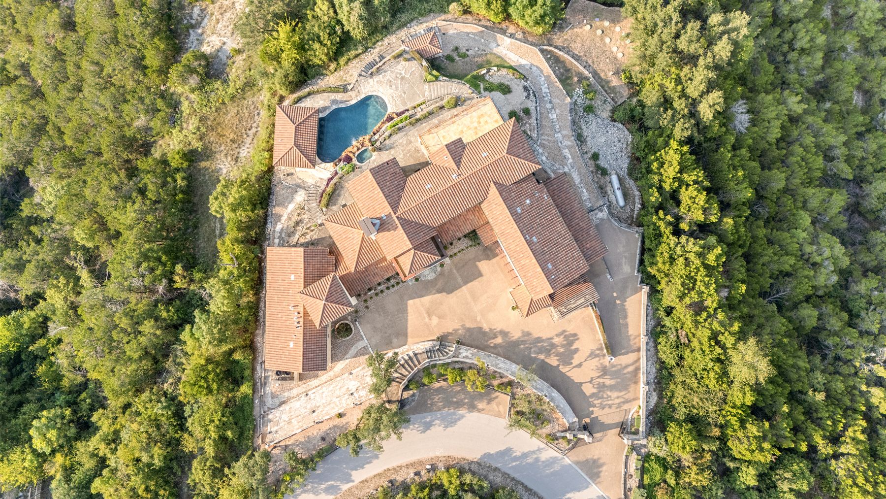 main property photo 31