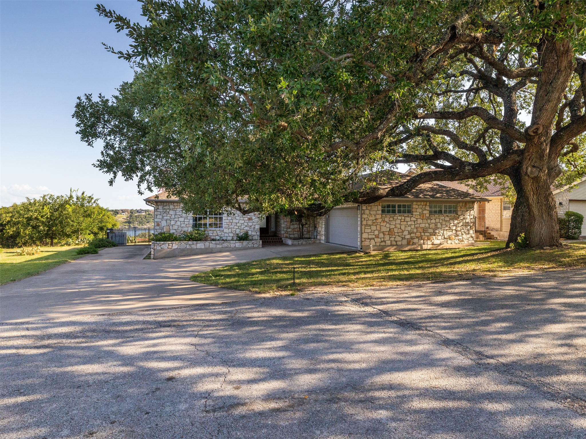 main property photo 37