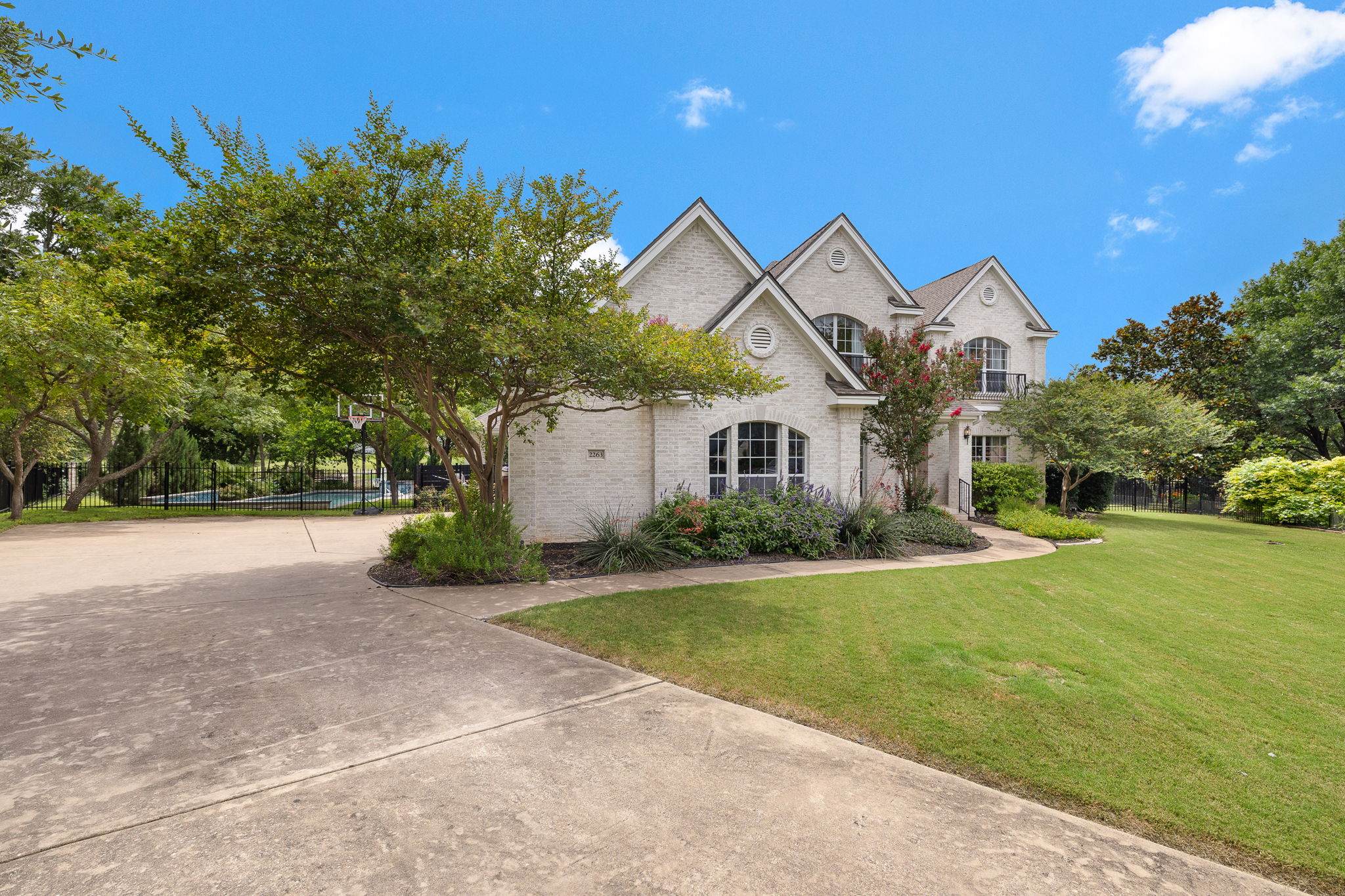 main property photo 4