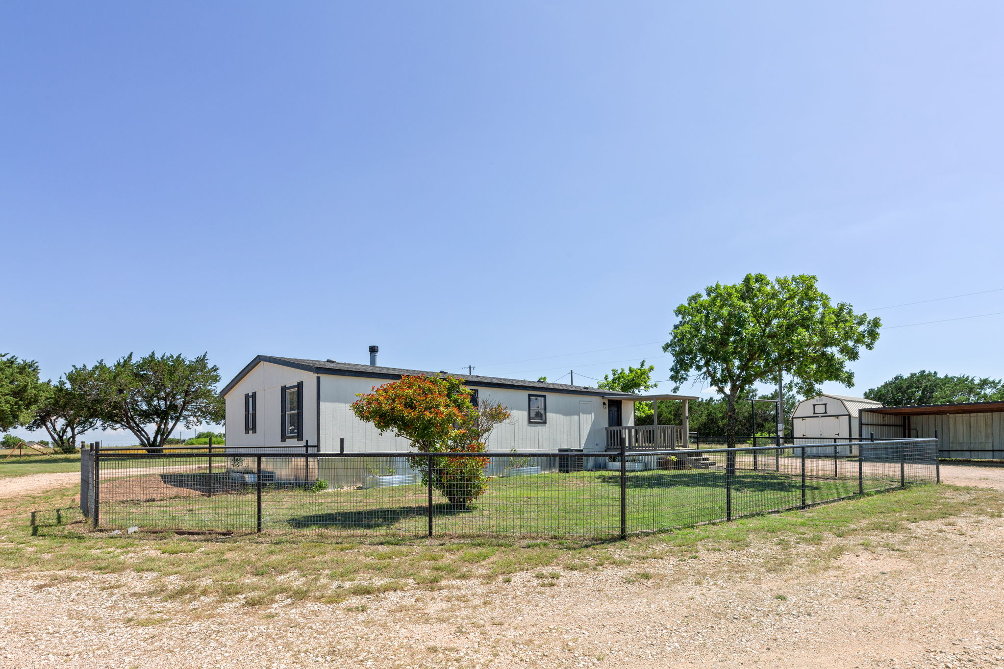 main property photo 8
