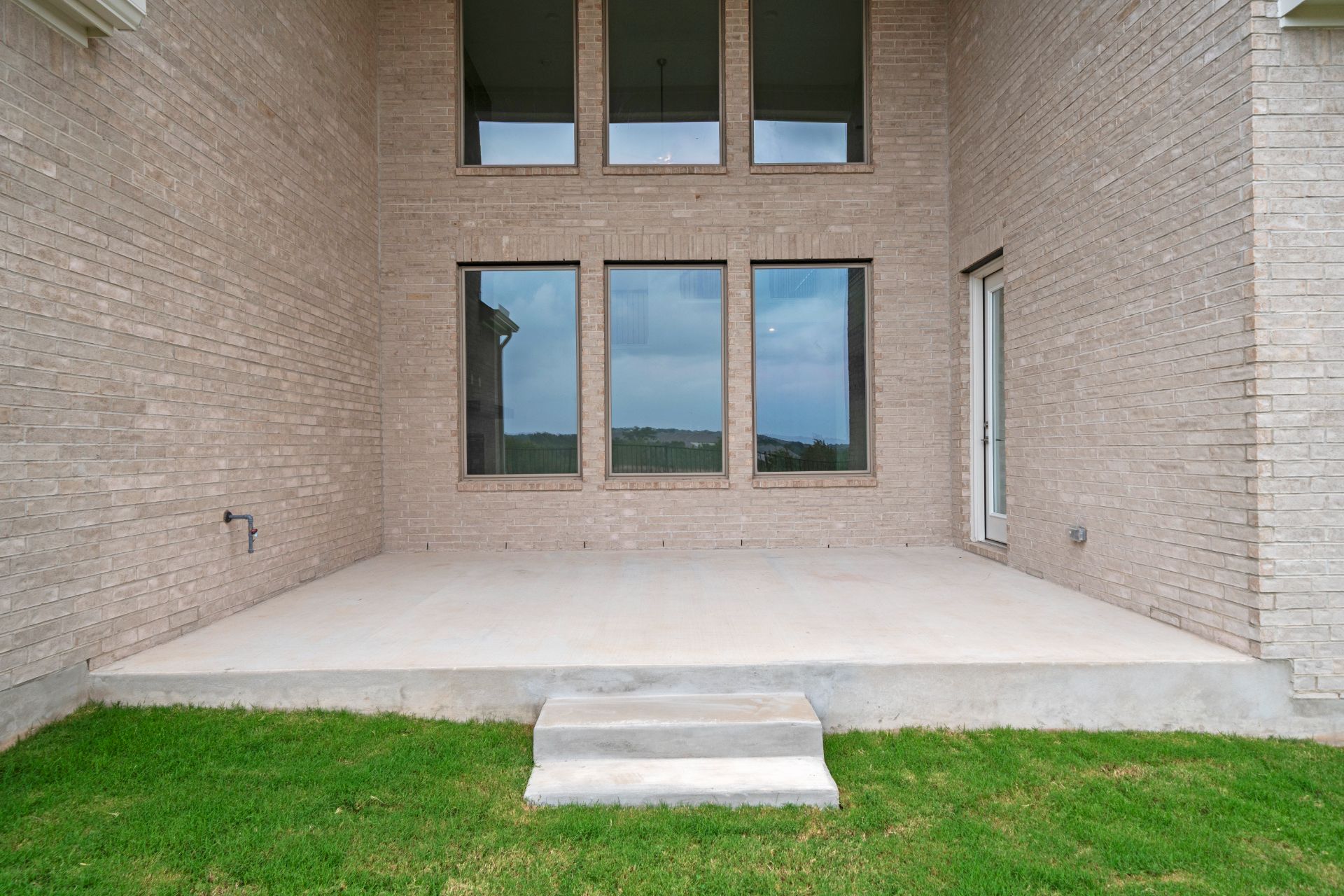 main property photo 25