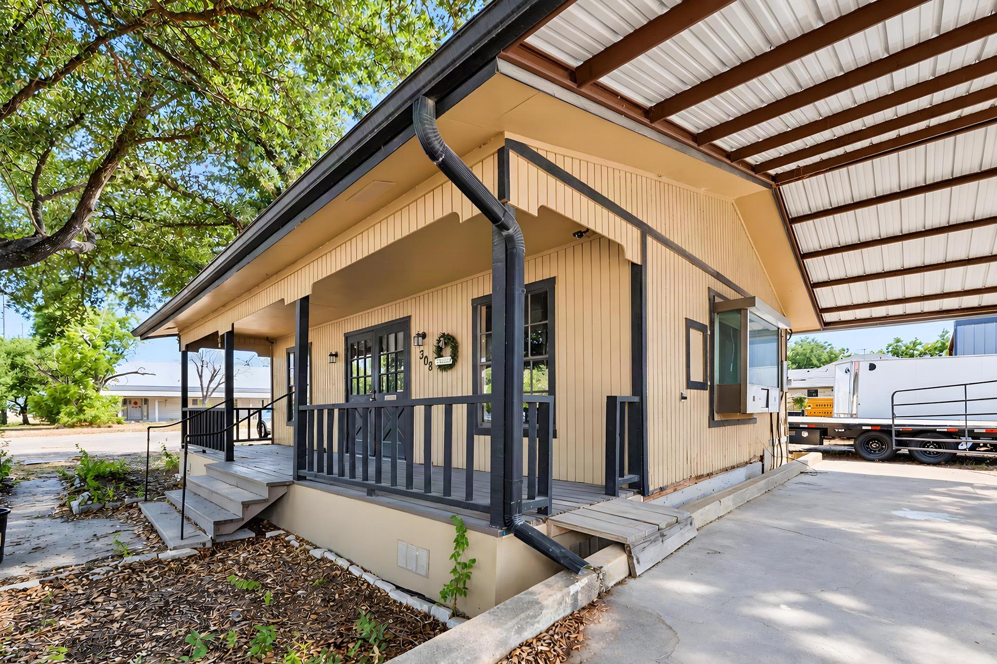 main property photo 17