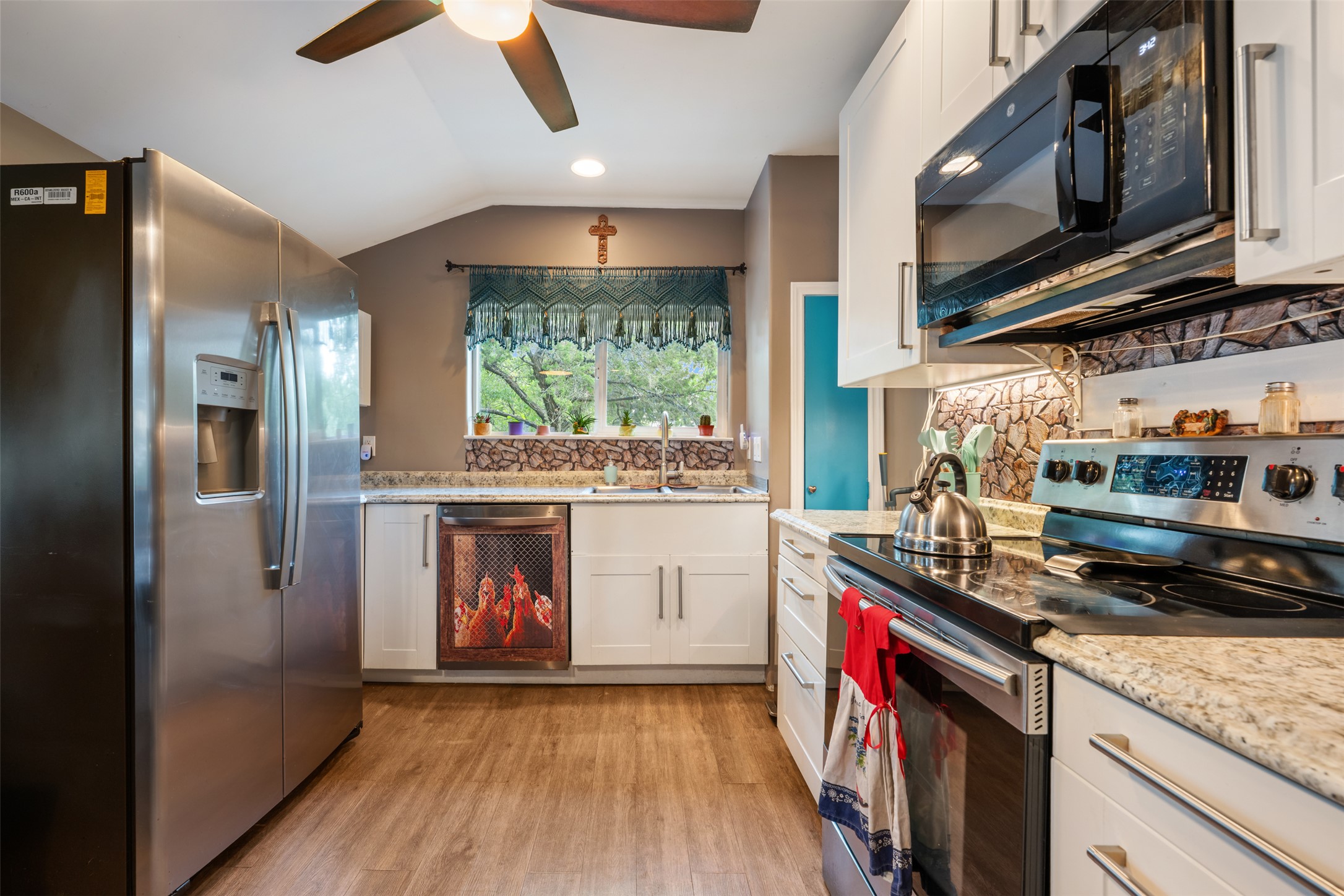 main property photo 14
