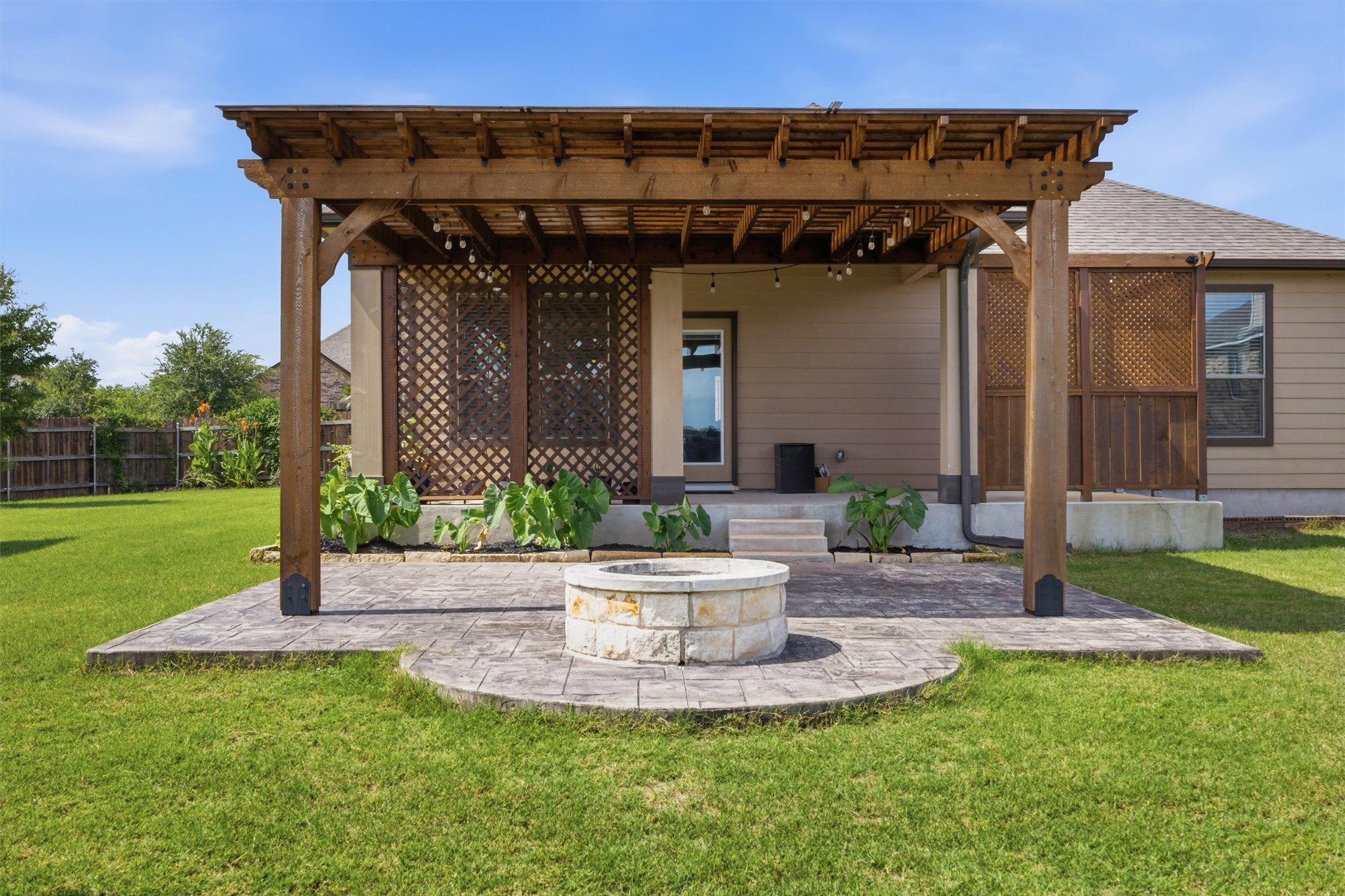 main property photo 28