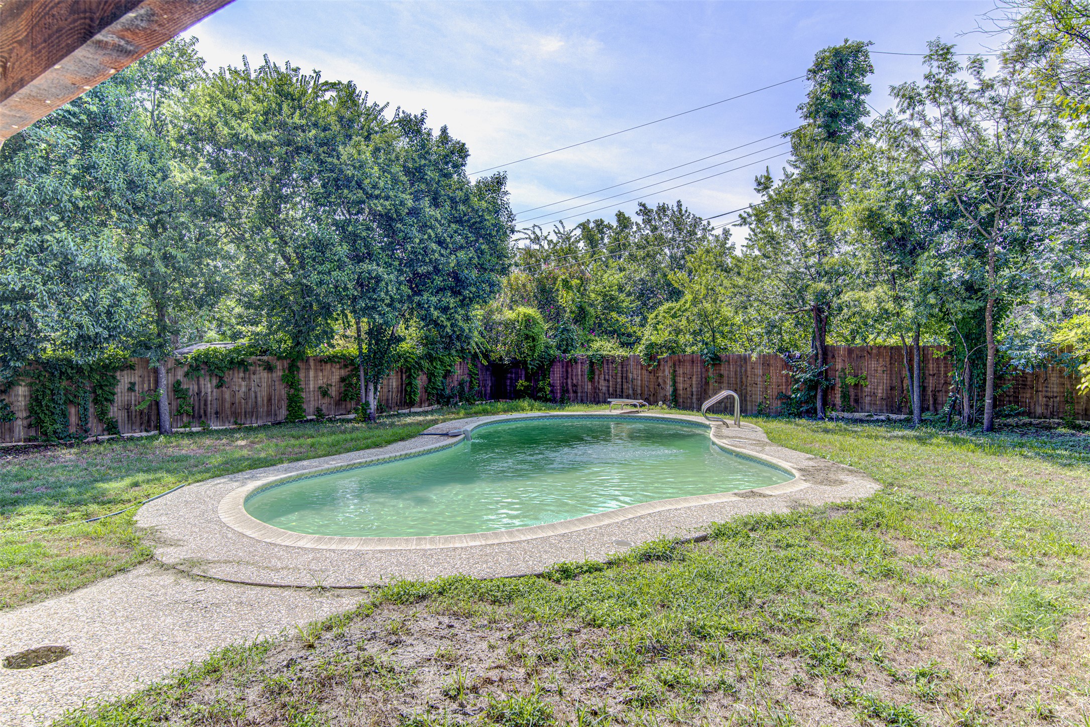 main property photo 31