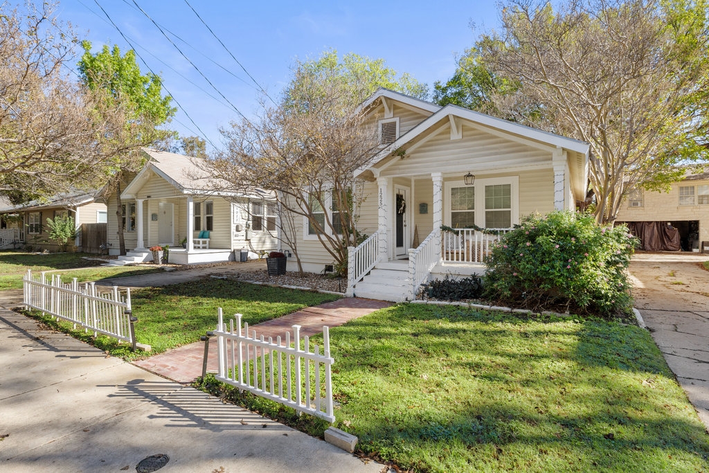main property photo 28