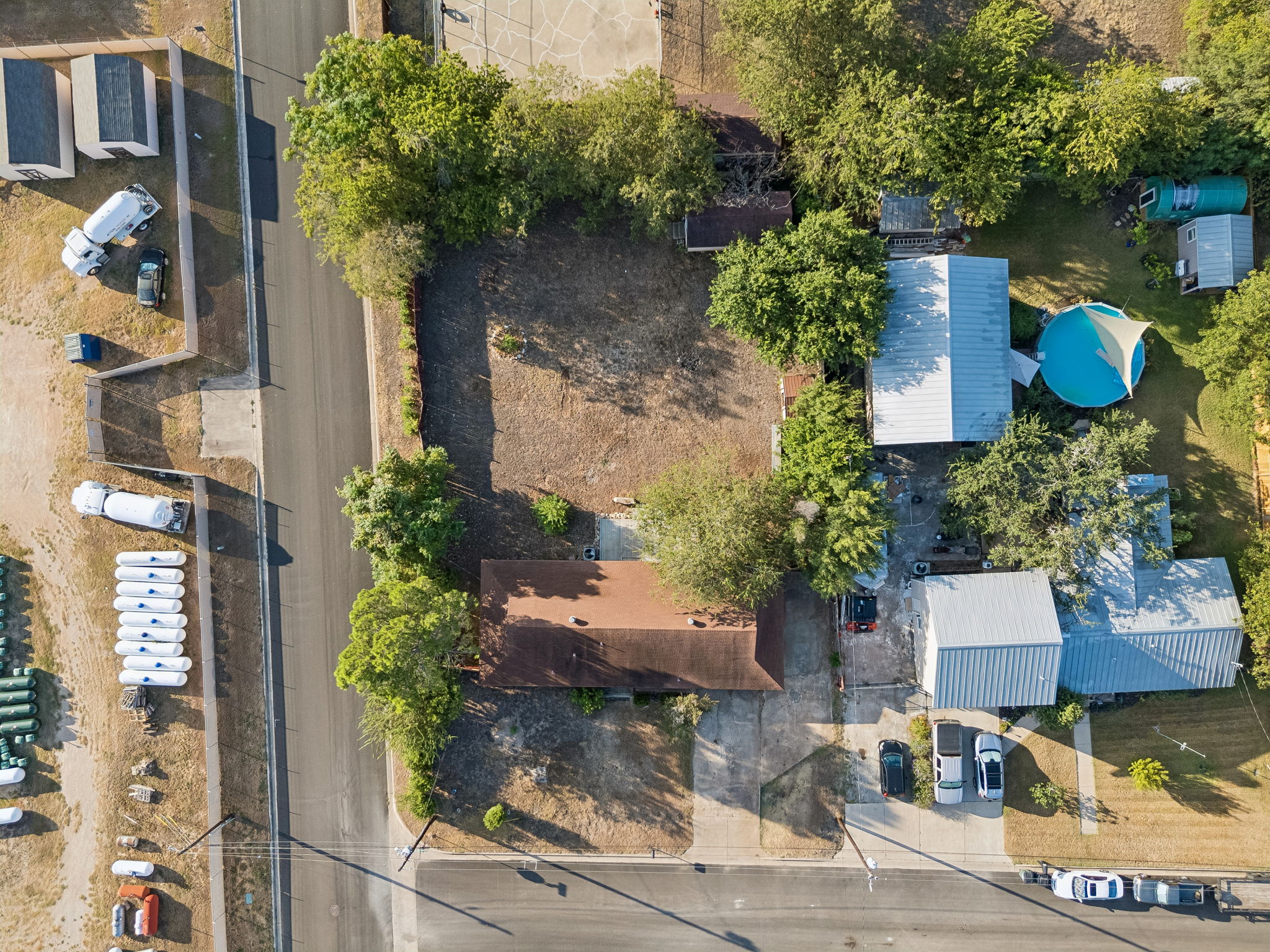 main property photo 30