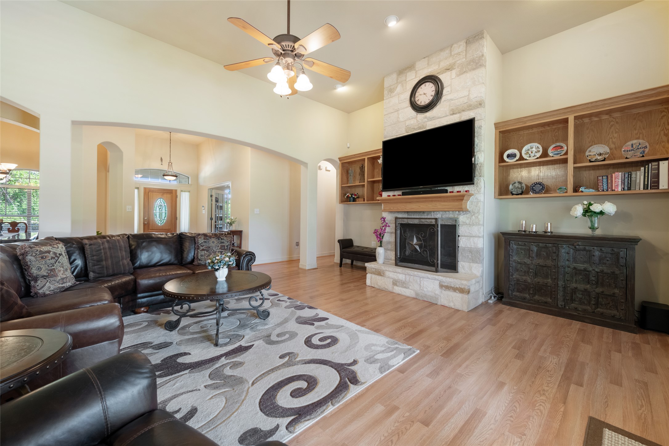 main property photo 11