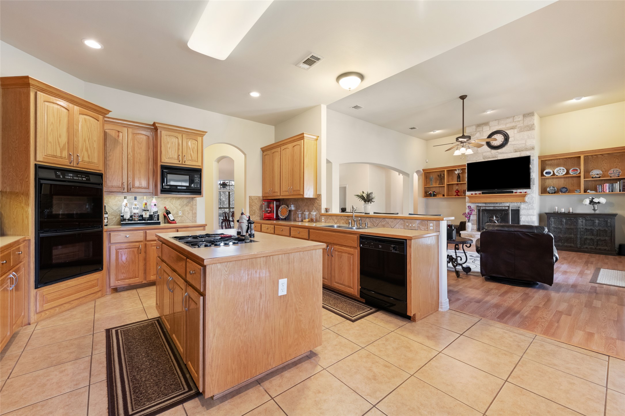 main property photo 12
