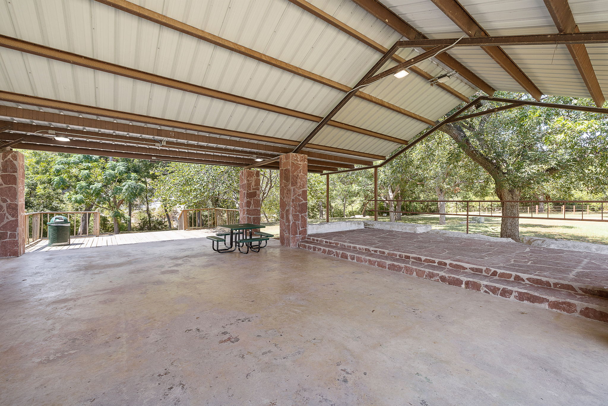 main property photo 31