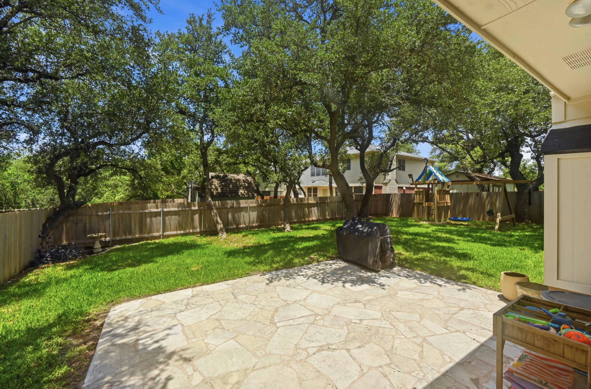 main property photo 25