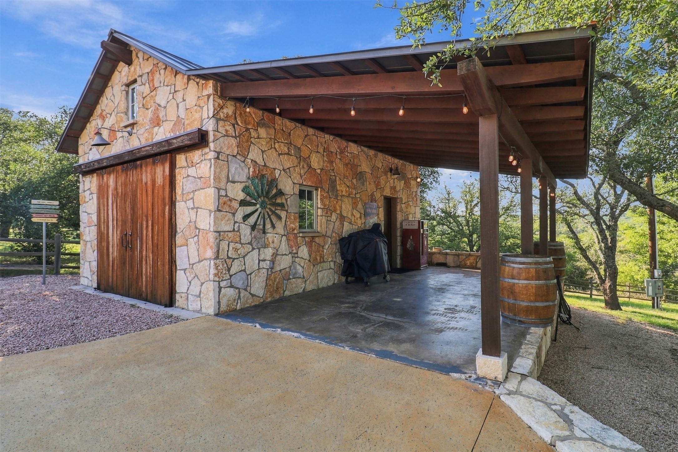 main property photo 25