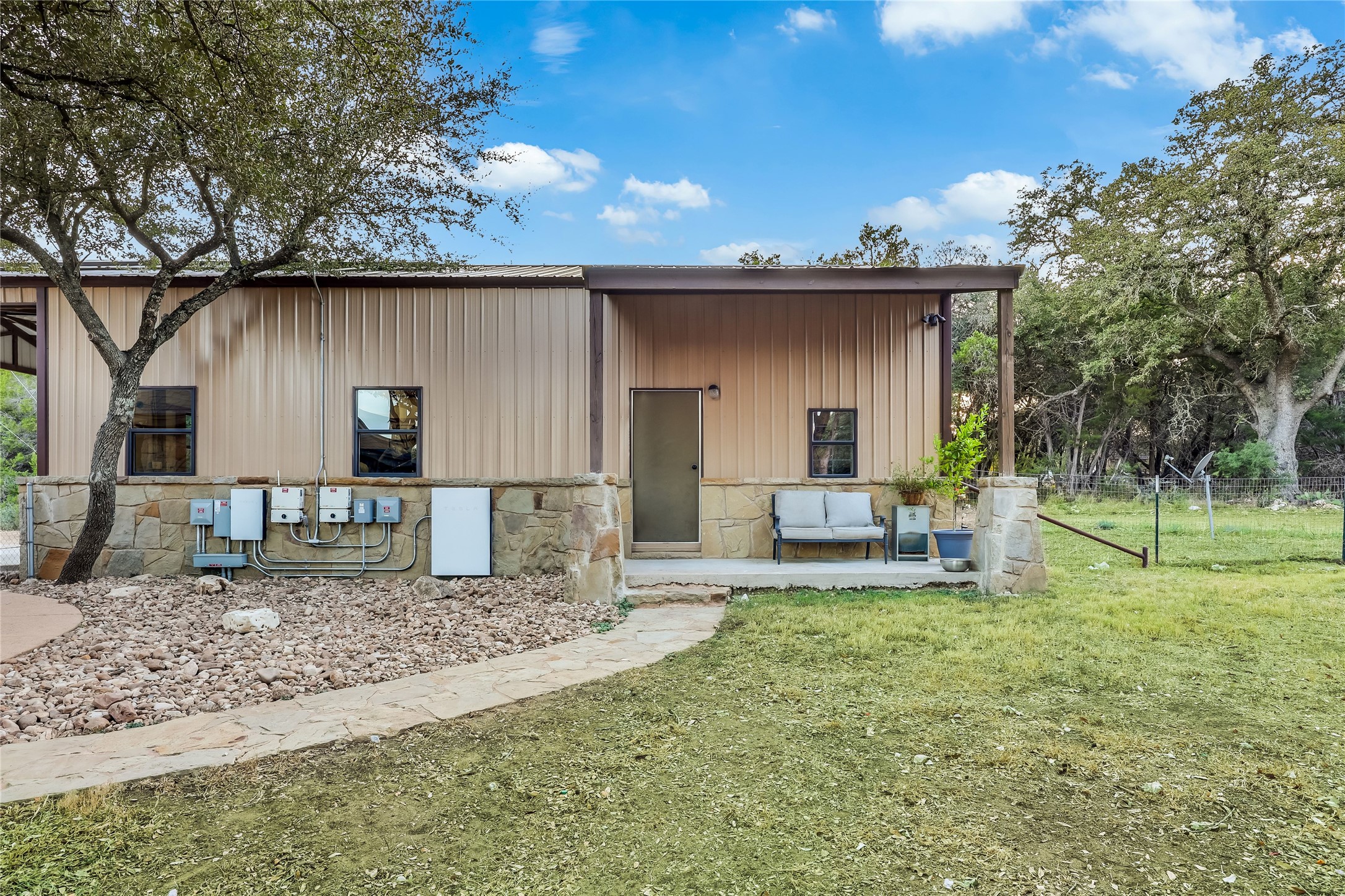 main property photo 23