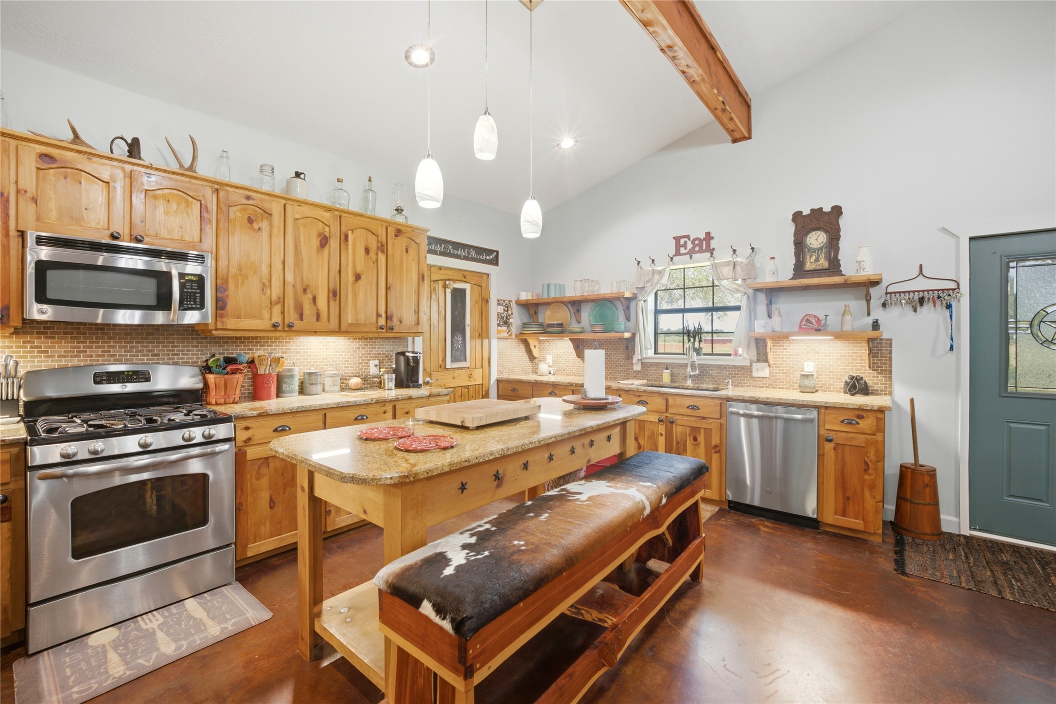 main property photo 11