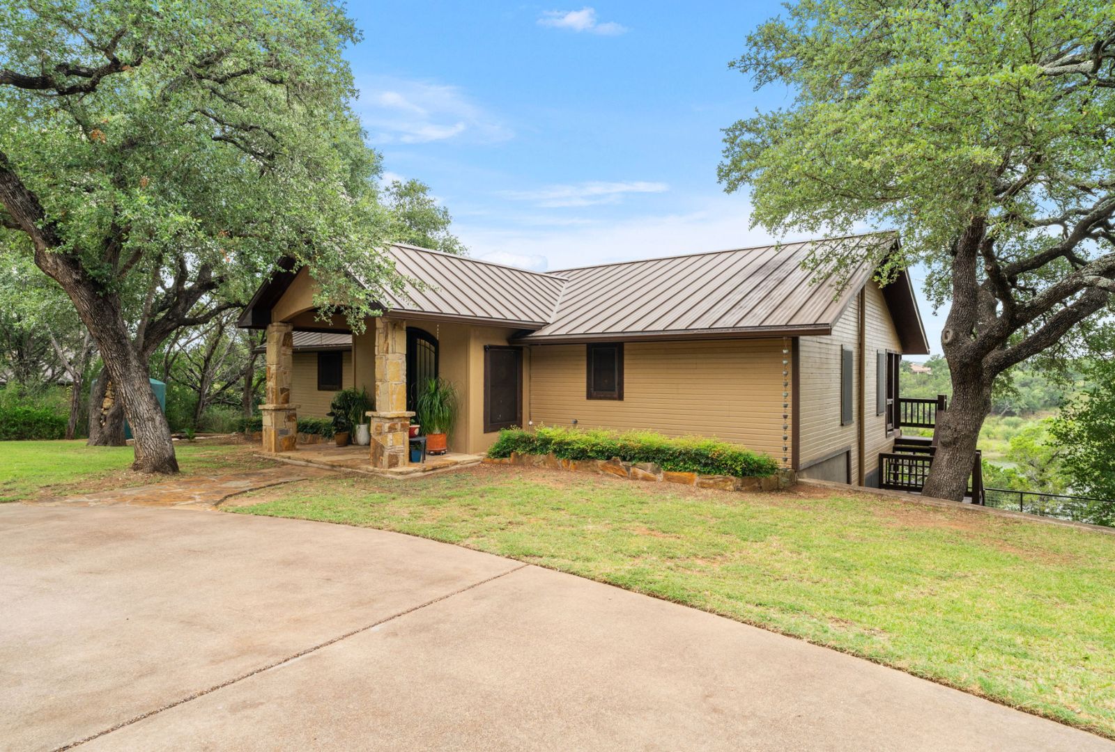 main property photo 30